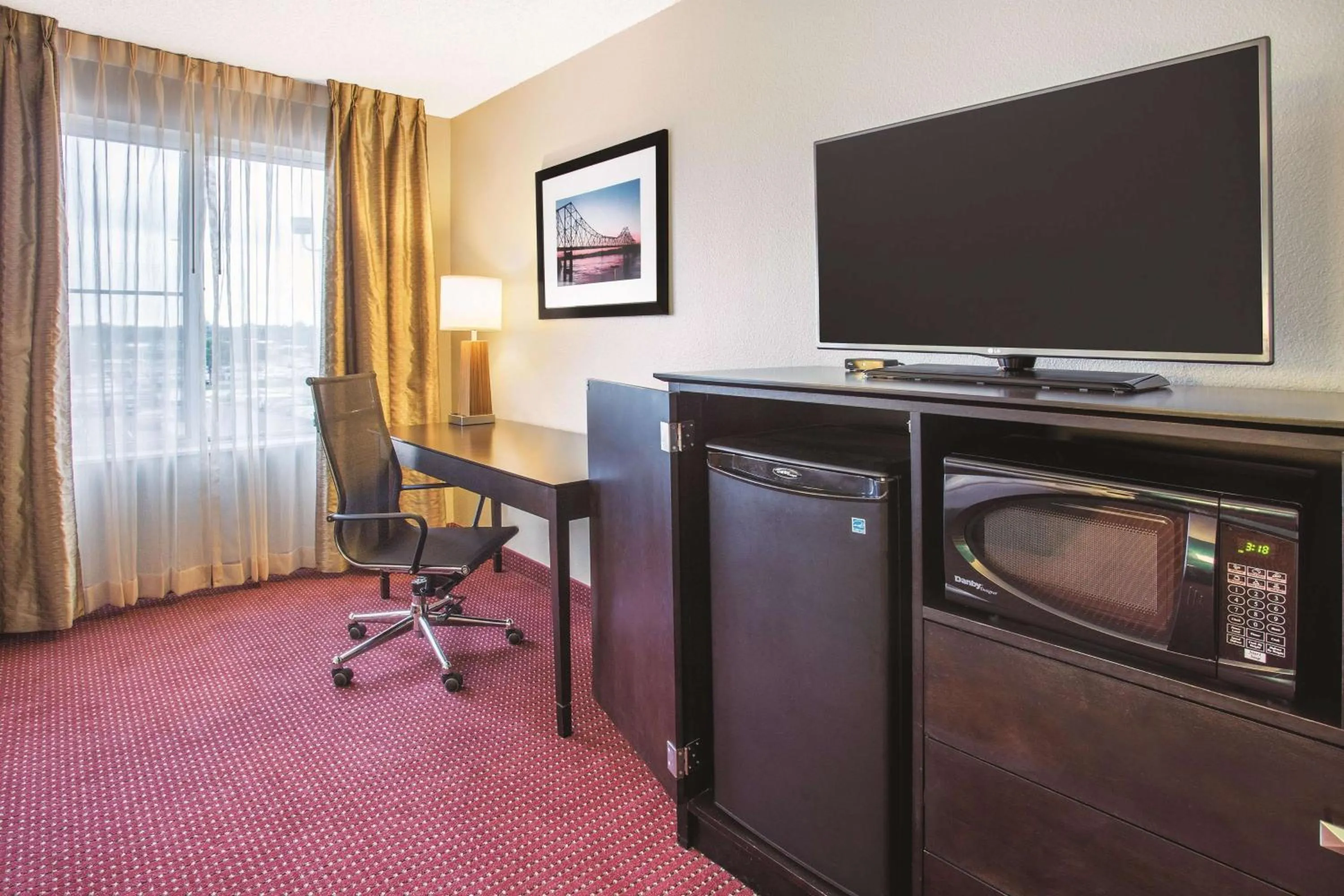 Photo of the whole room in La Quinta by Wyndham O'Fallon, IL - St. Louis