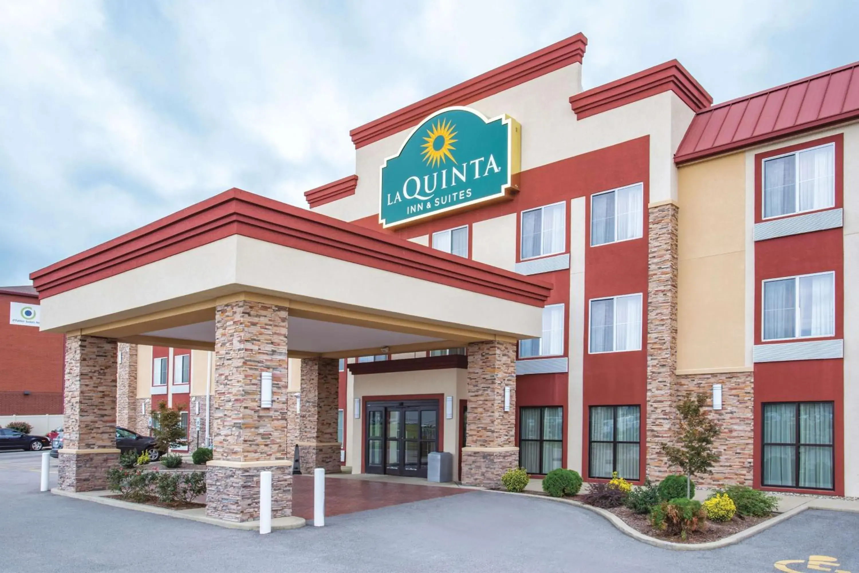 Property building in La Quinta by Wyndham O'Fallon, IL - St. Louis Property building in La Quinta by Wyndham O'Fallon, IL - St. Louis