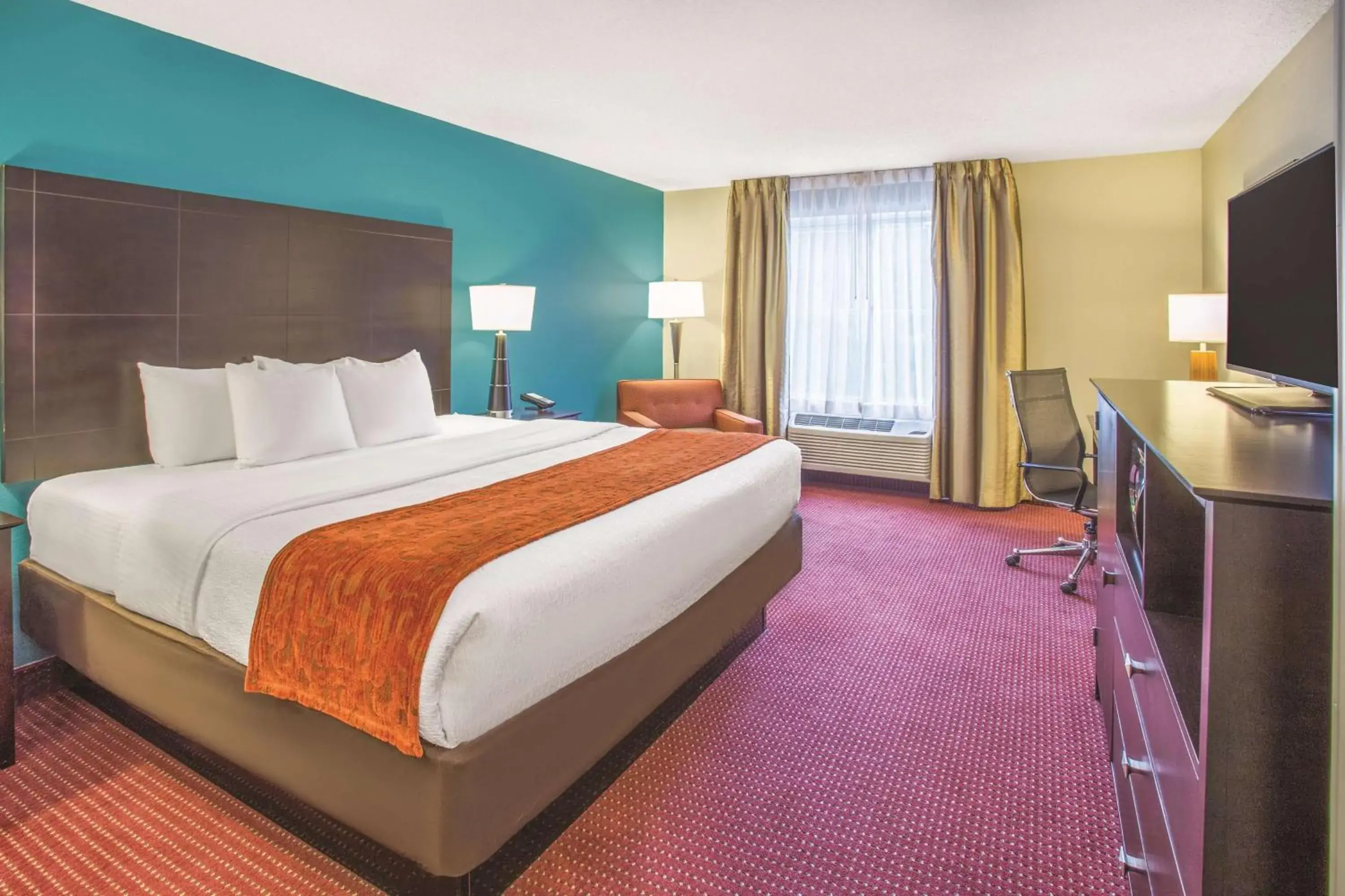 King Room - Non-Smoking in La Quinta by Wyndham O'Fallon, IL - St. Louis King Room - Non-Smoking in La Quinta by Wyndham O'Fallon, IL - St. Louis