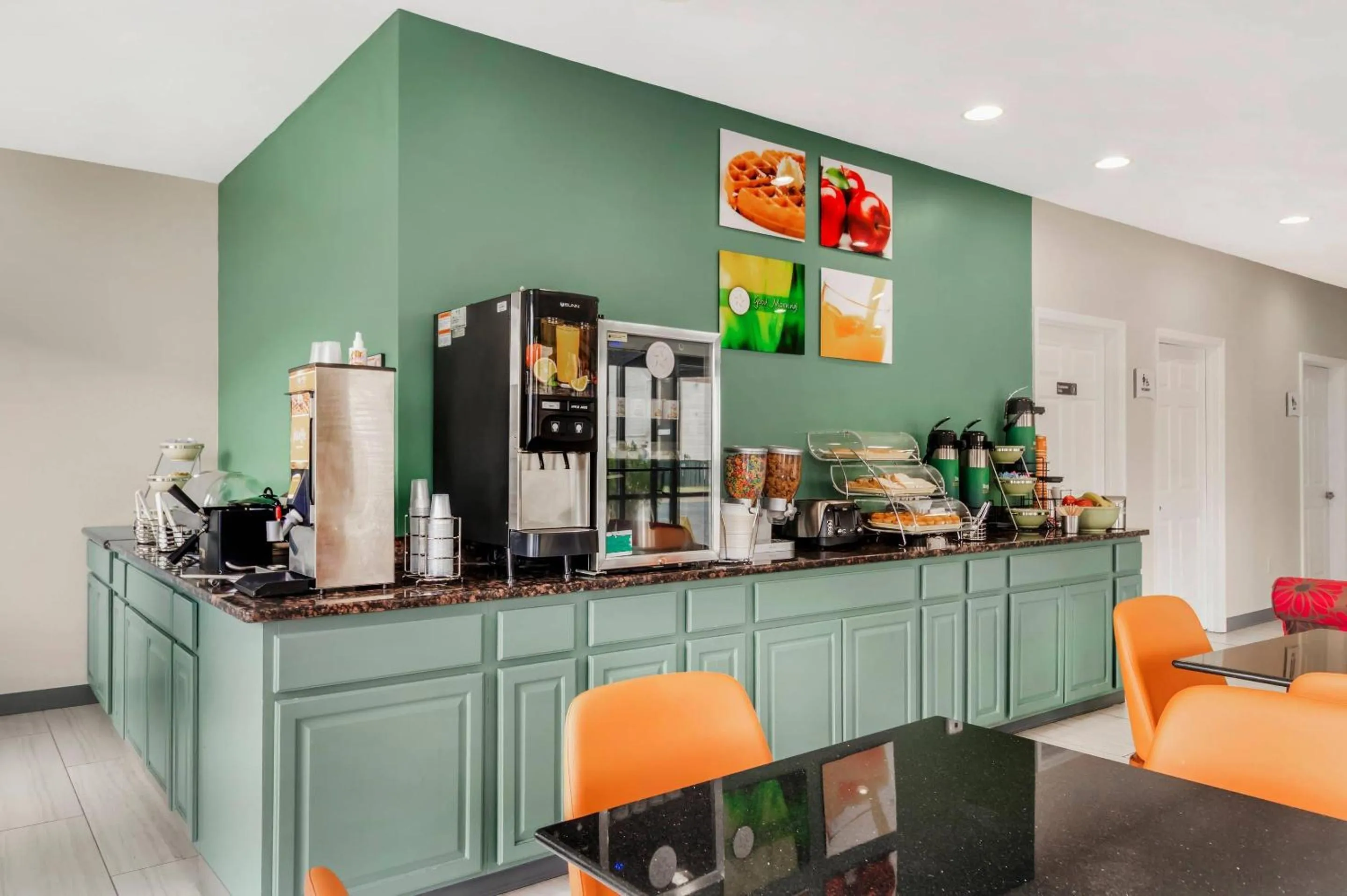 Breakfast in Quality Inn Madison - Huntsville