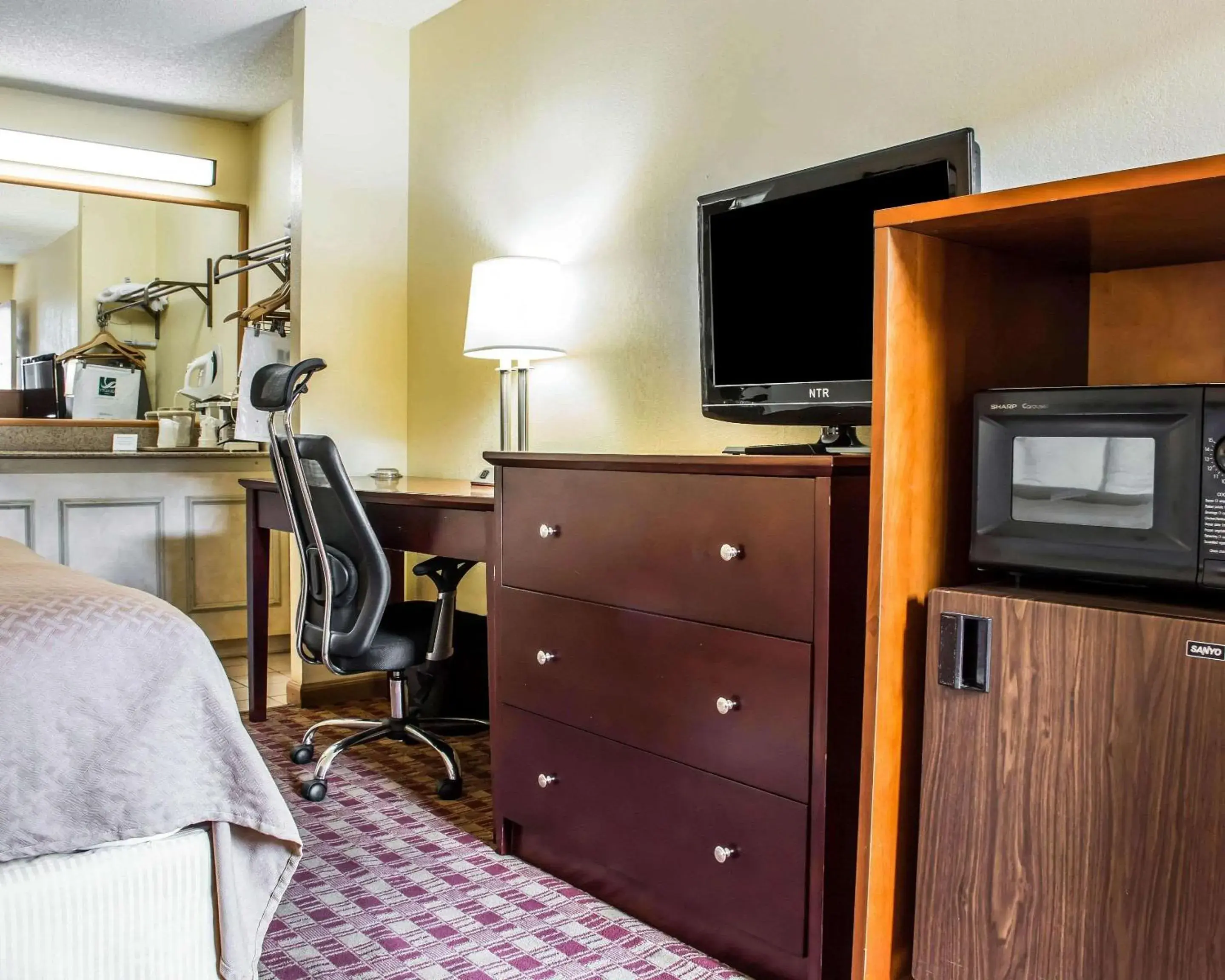 Photo of the whole room, TV/Entertainment Center in Quality Inn Madison