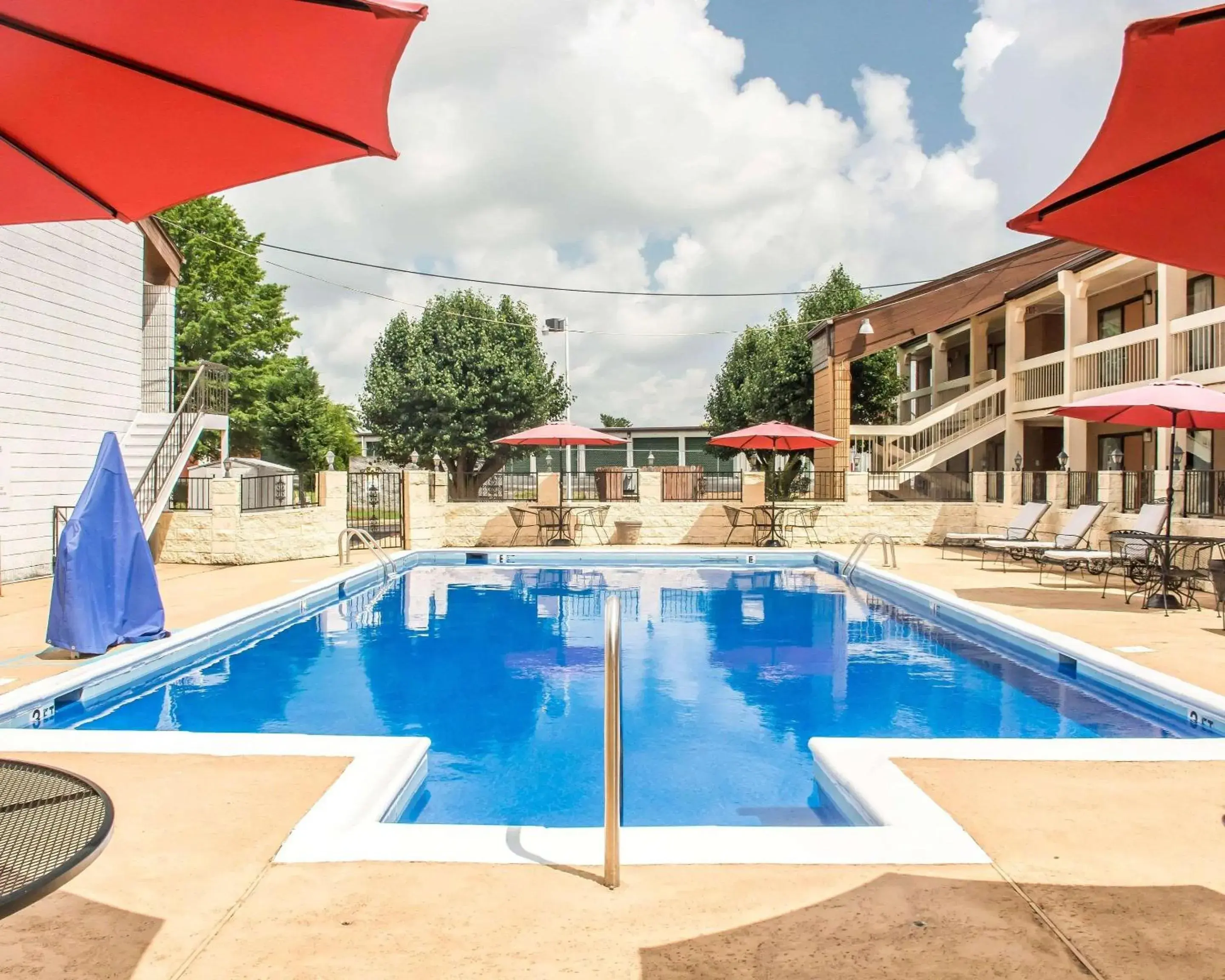 On site, Swimming Pool in Quality Inn Madison