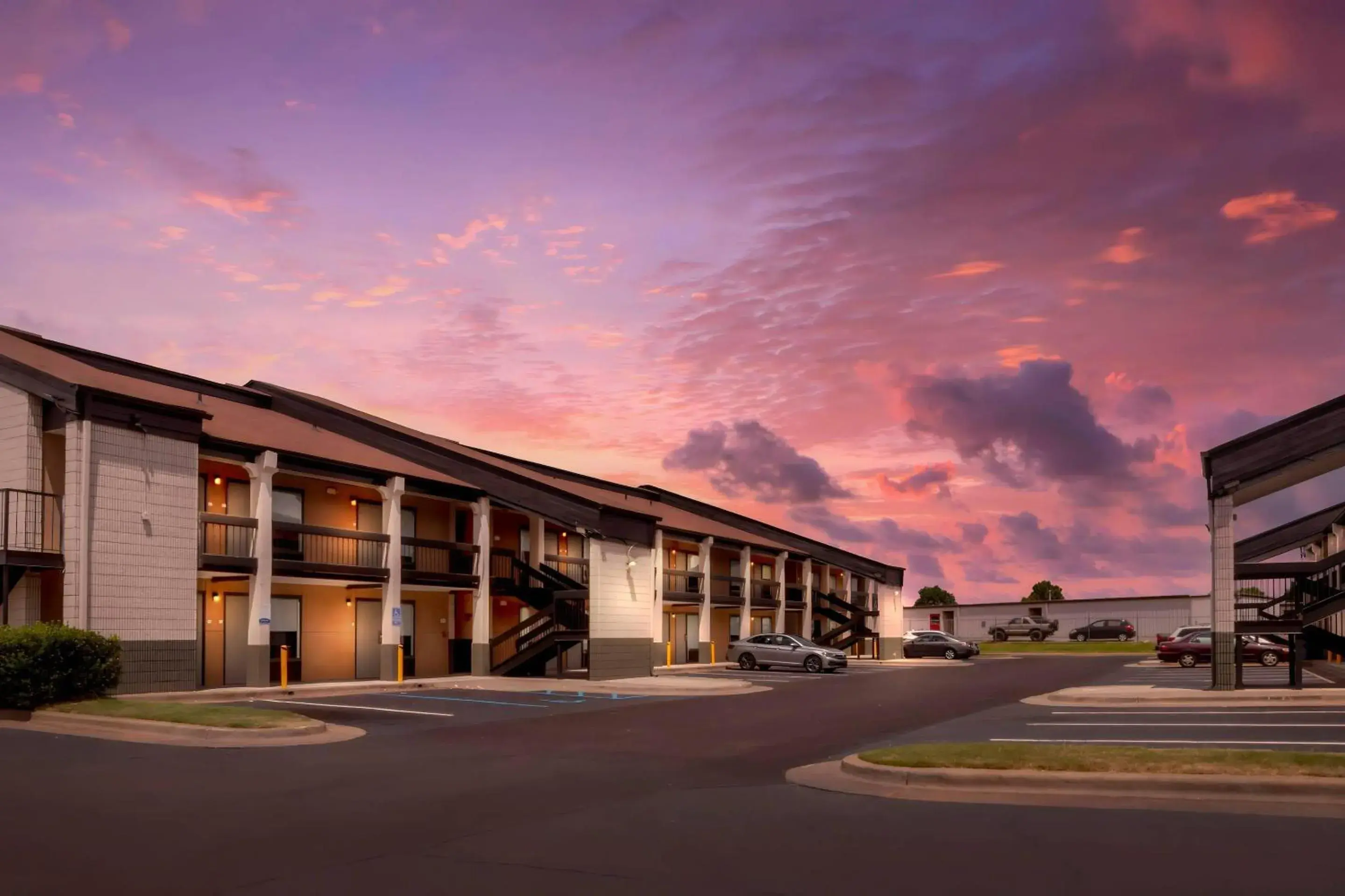 Property building in Quality Inn Madison - Huntsville Property building in Quality Inn Madison - Huntsville