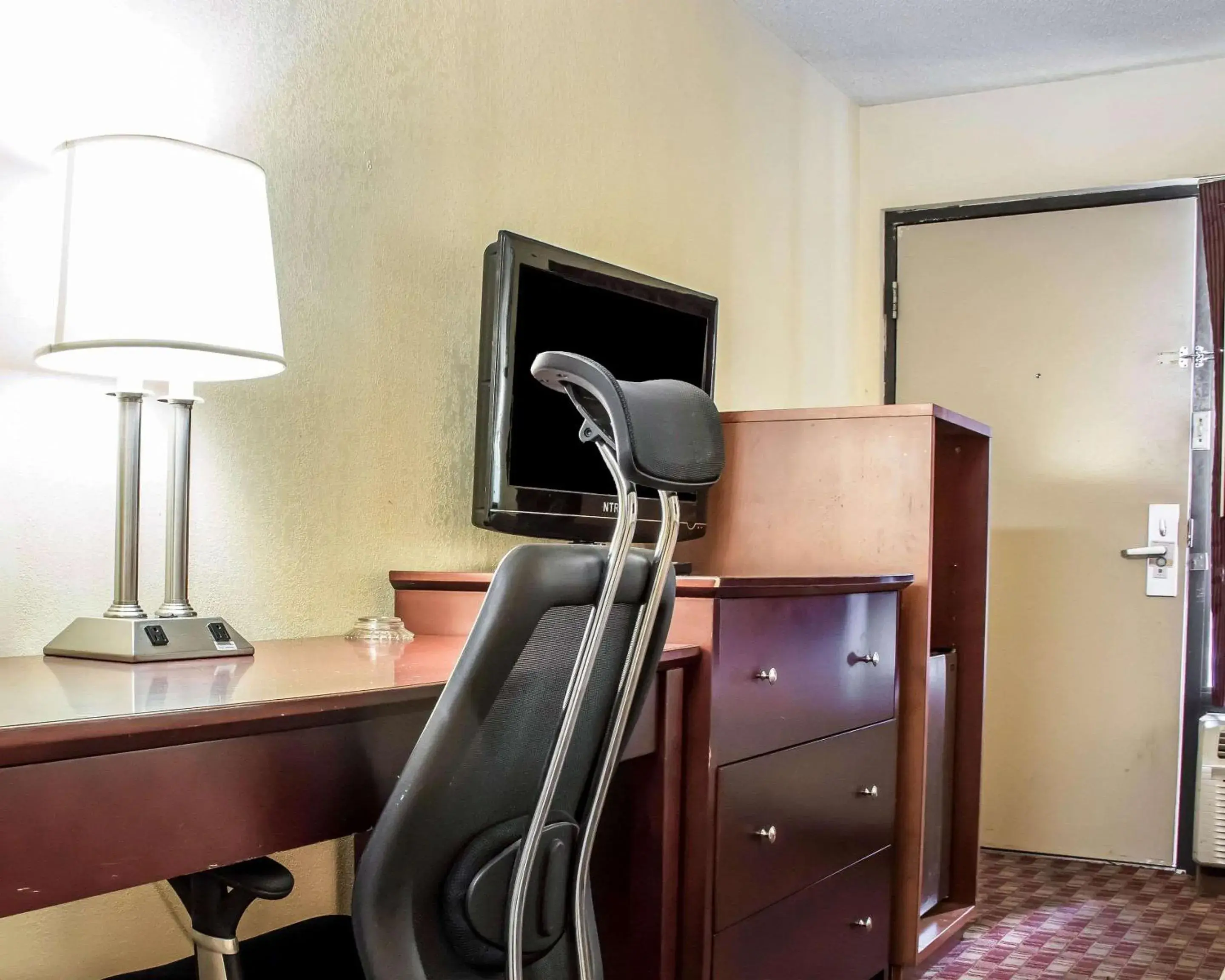 Photo of the whole room, Fitness Center/Facilities in Quality Inn Madison