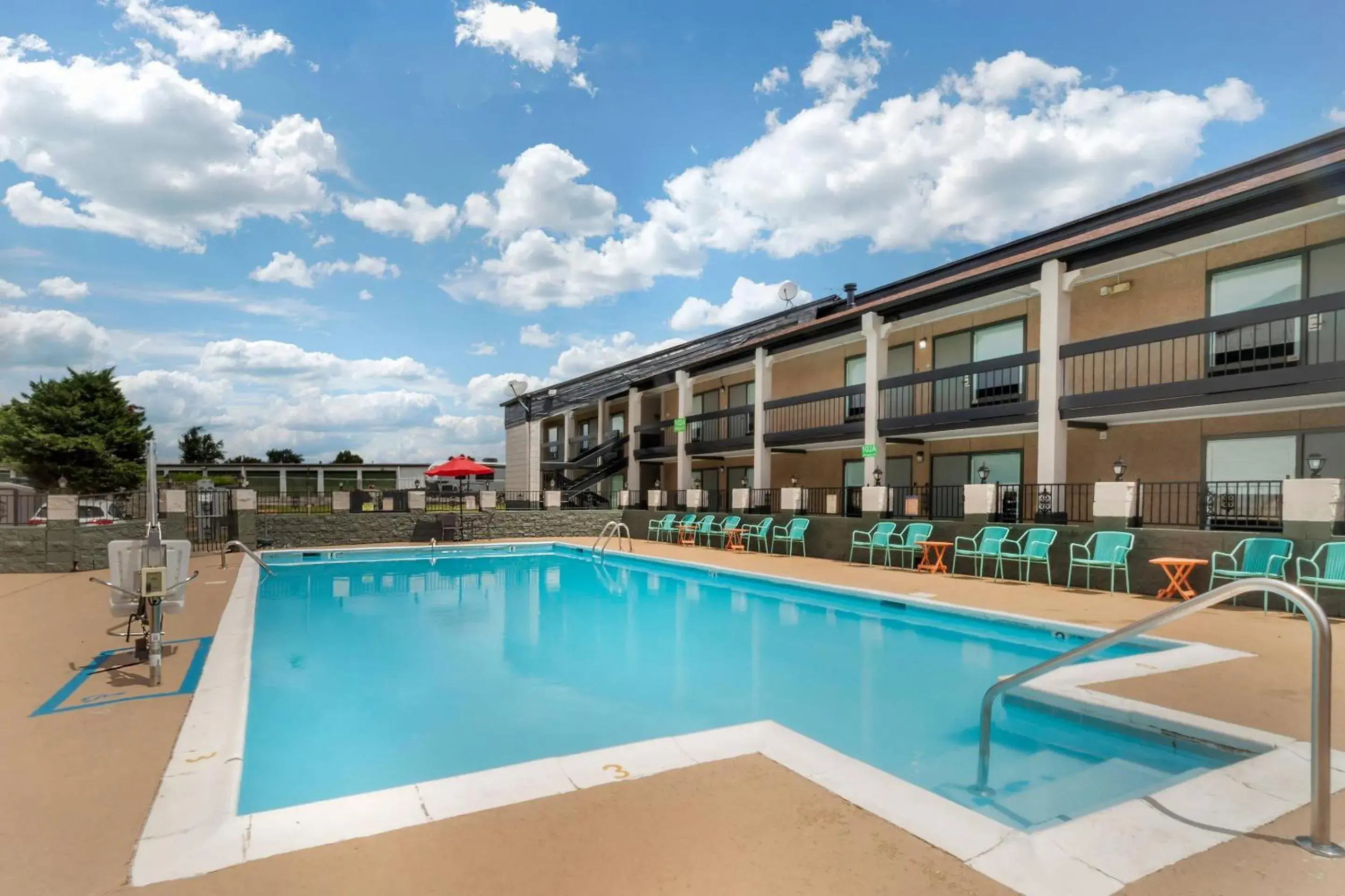 Swimming pool in Quality Inn Madison - Huntsville Swimming pool in Quality Inn Madison - Huntsville