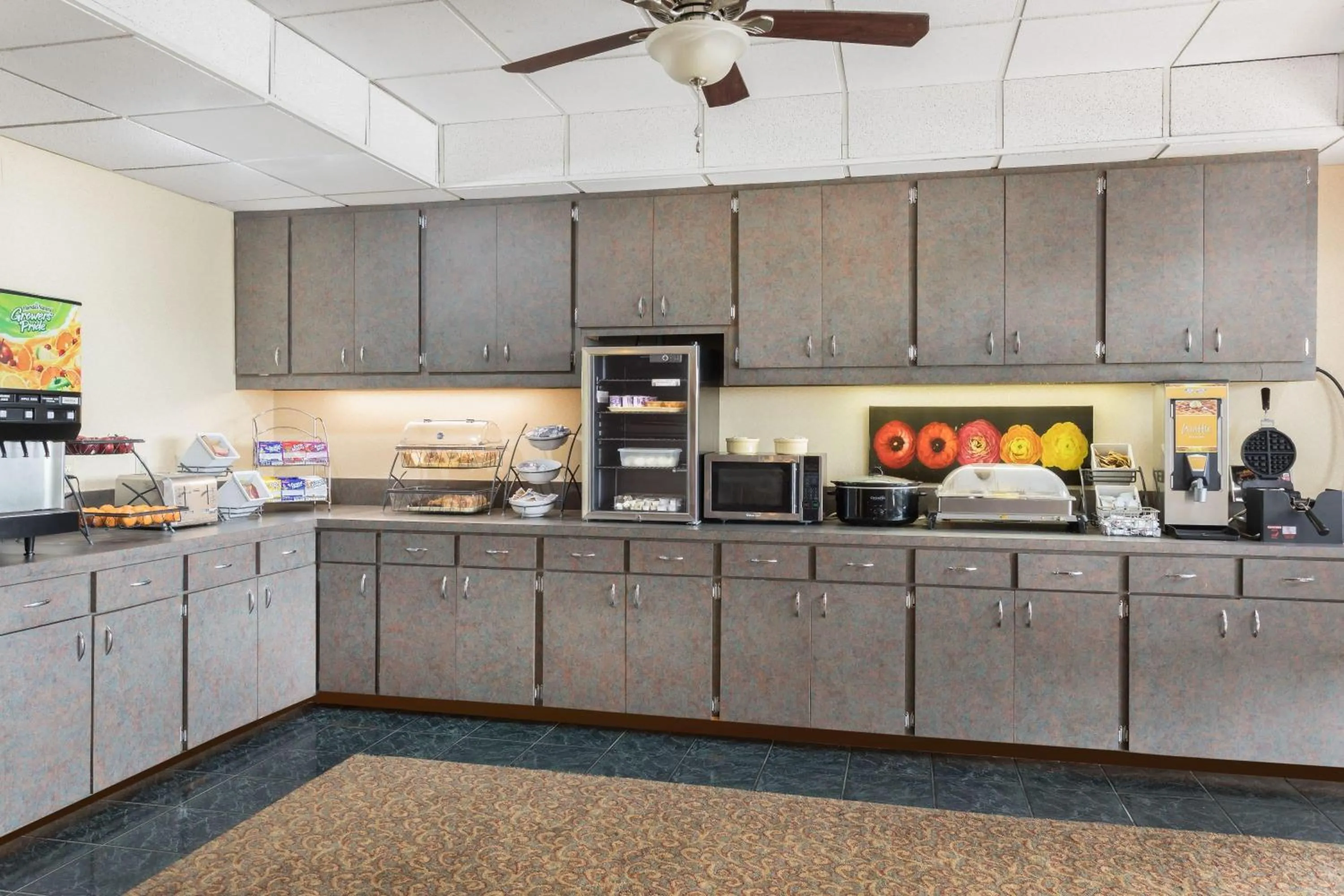 Breakfast in Baymont by Wyndham Fayetteville