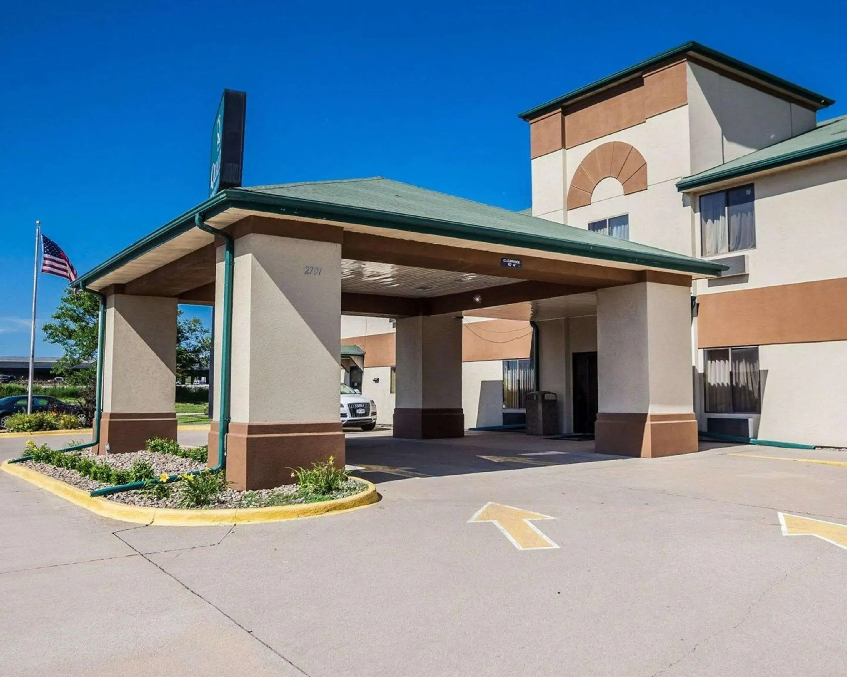 Property building in Quality Inn & Suites Altoona - Des Moines Property building in Quality Inn & Suites Altoona - Des Moines