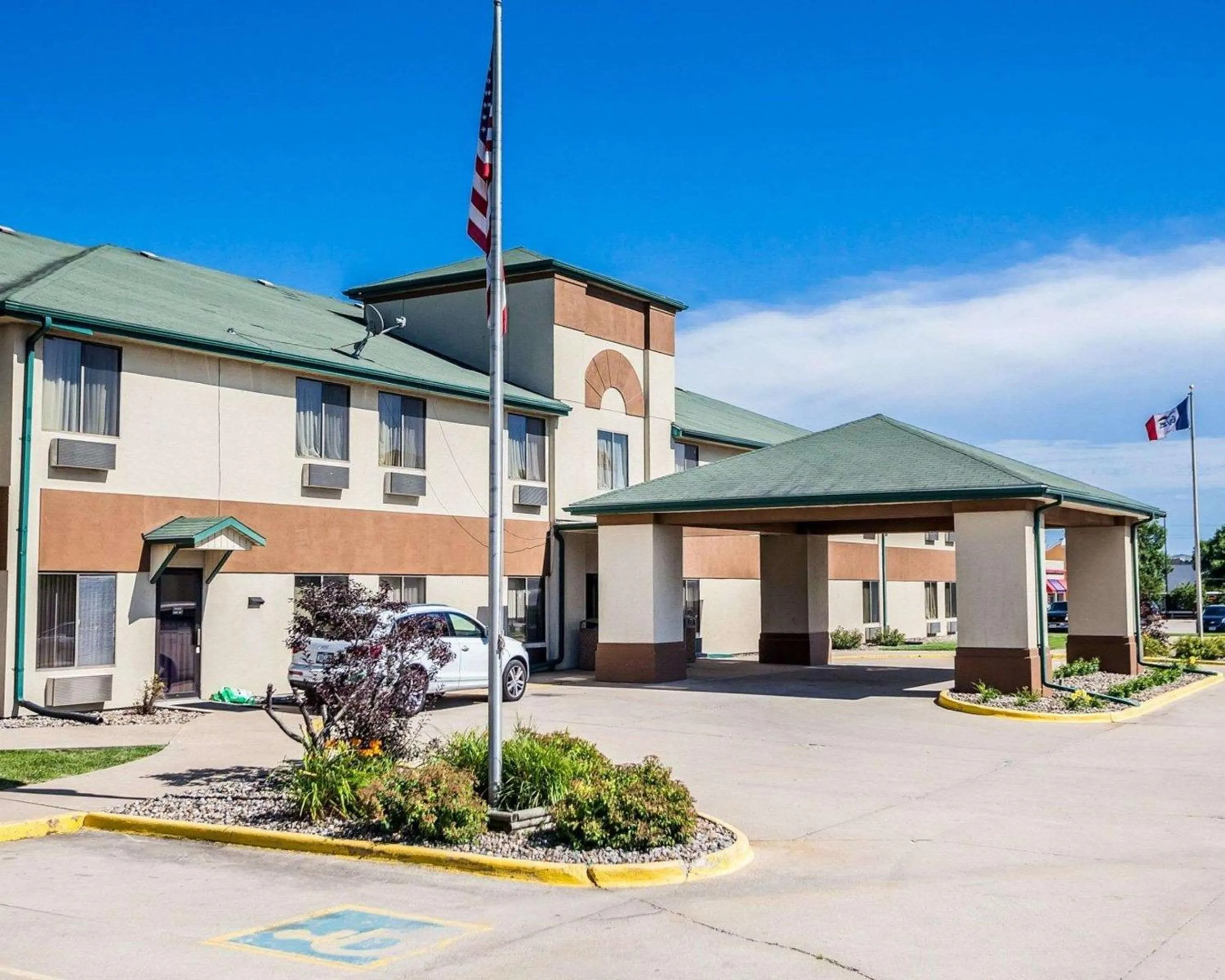 Property building in Quality Inn & Suites Altoona - Des Moines