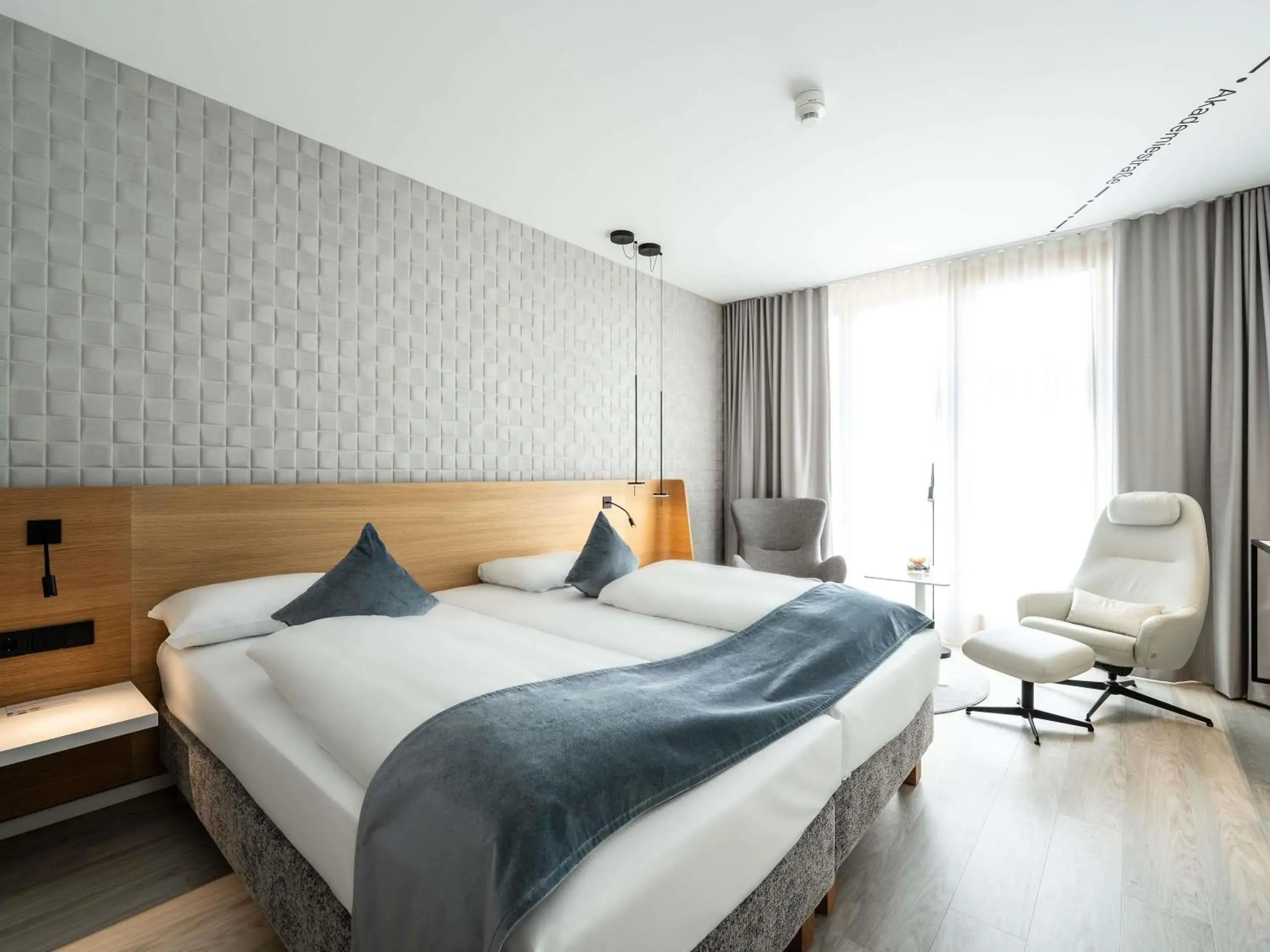 Standard Queen Room in Novotel Karlsruhe City Standard Queen Room in Novotel Karlsruhe City