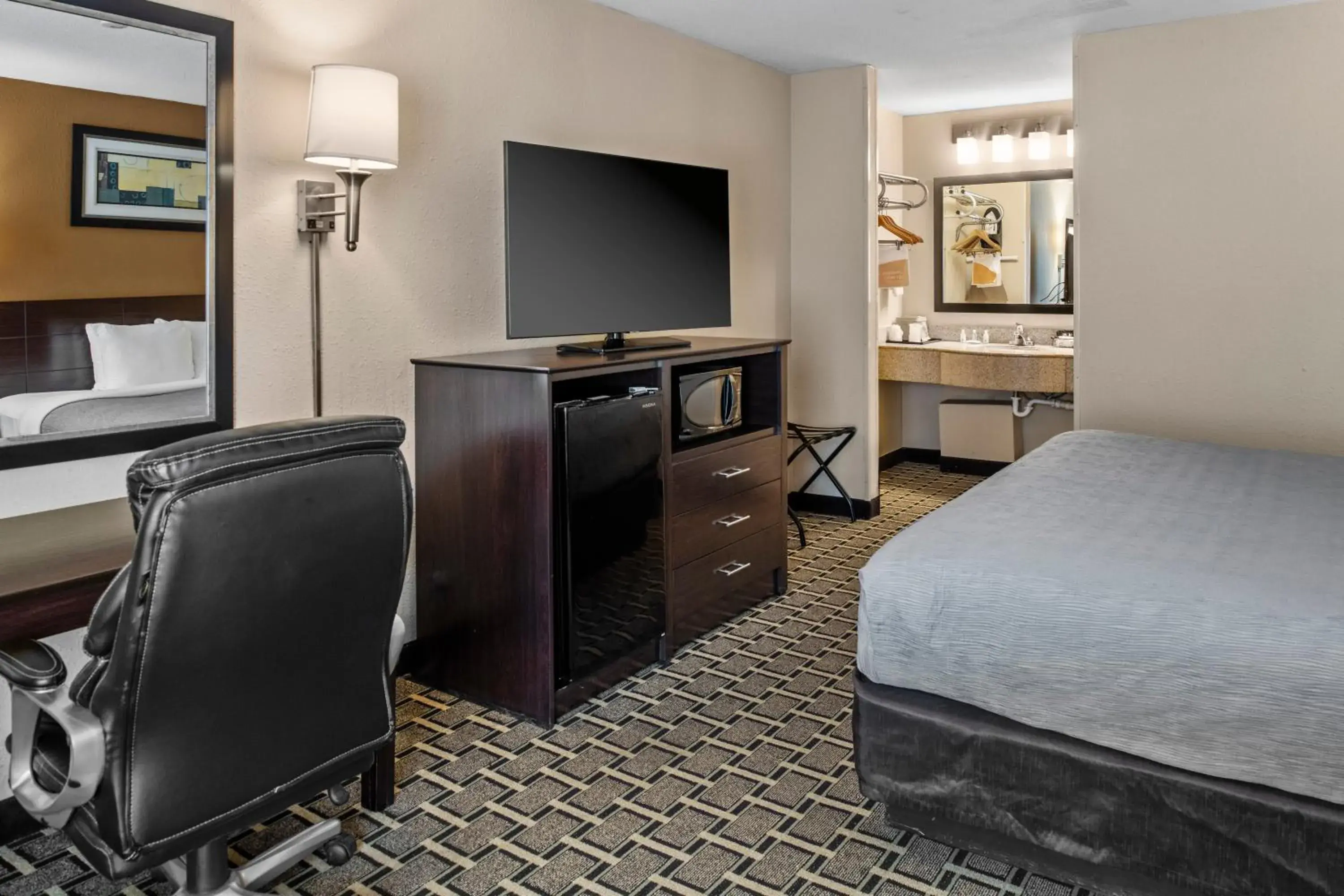 Bed in Quality Inn Kingsland Bed in Quality Inn Kingsland