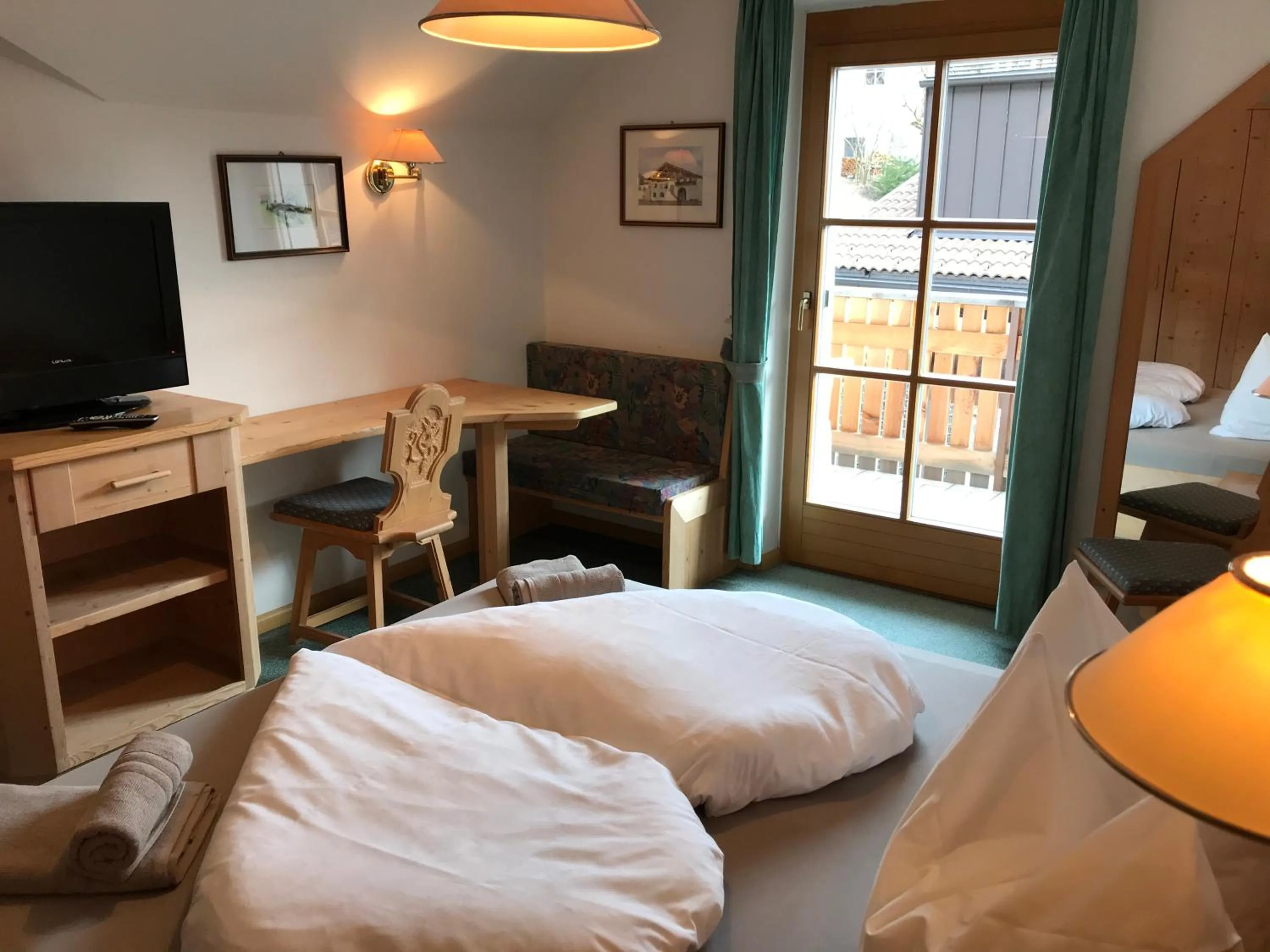 Photo of the whole room, Bed in Garni Ziernheld