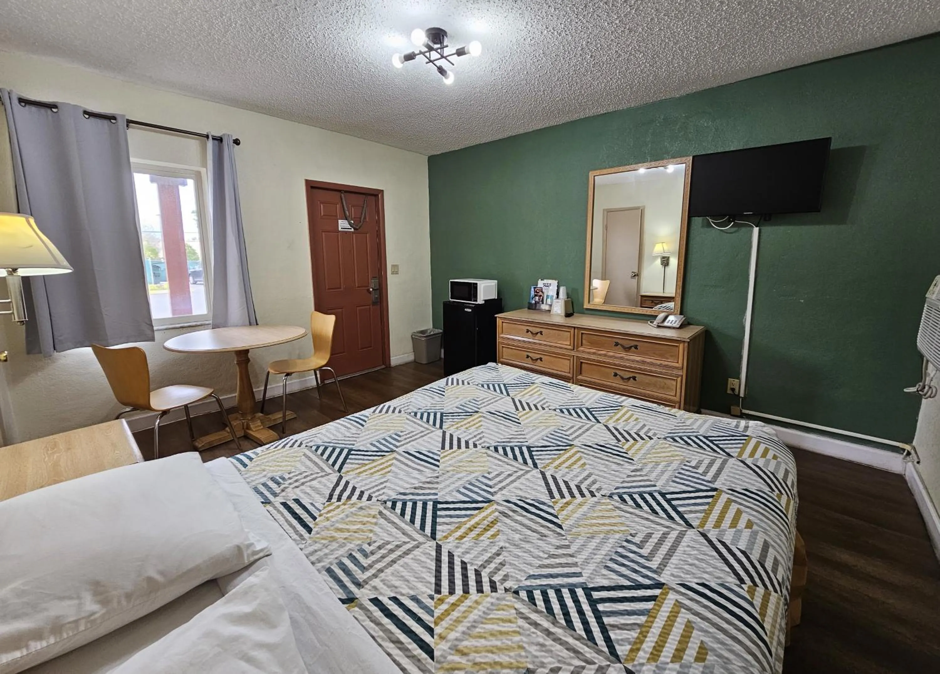 Bed in Rodeway Inn Fort Pierce US Highway 1