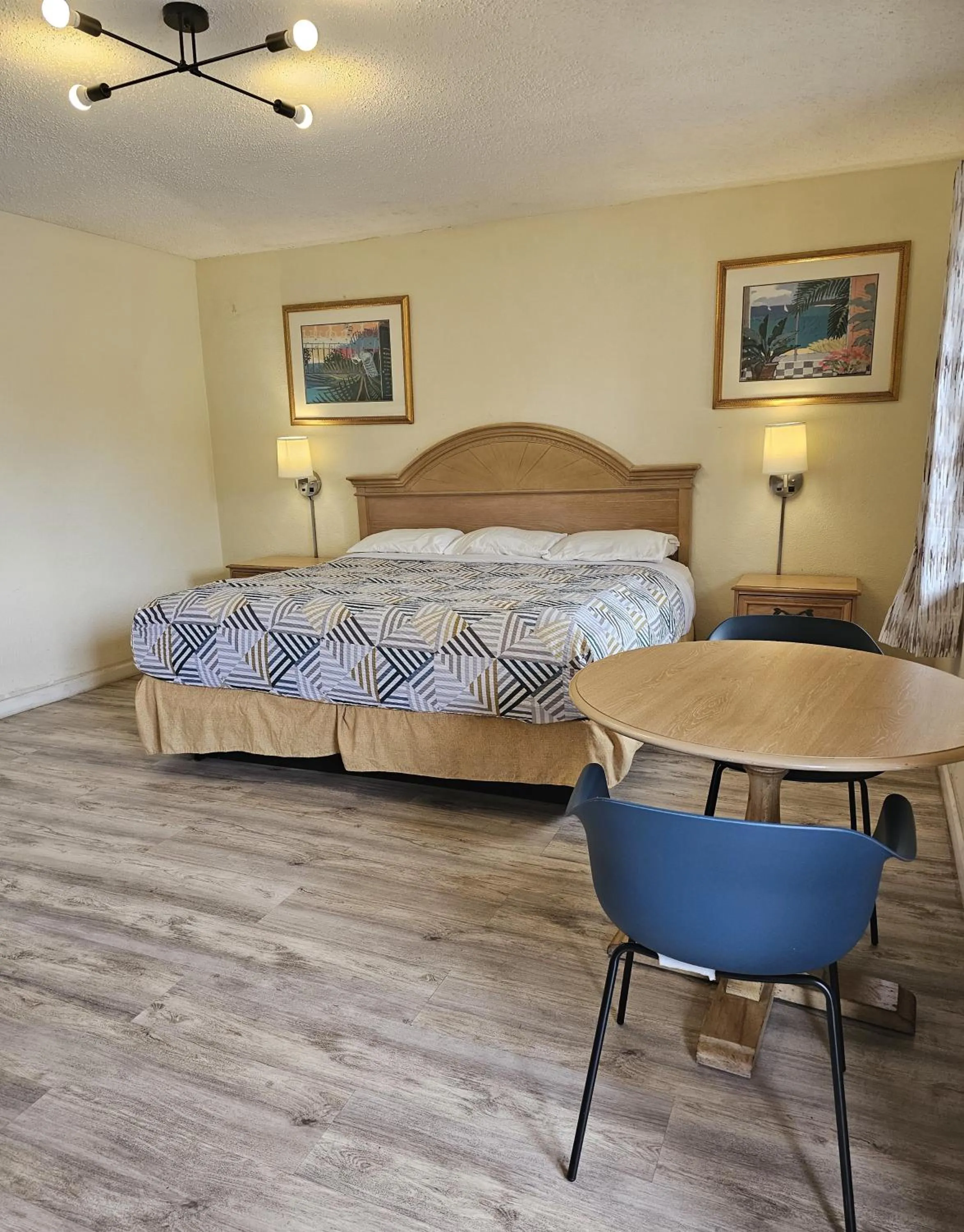 Bed in Rodeway Inn Fort Pierce US Highway 1