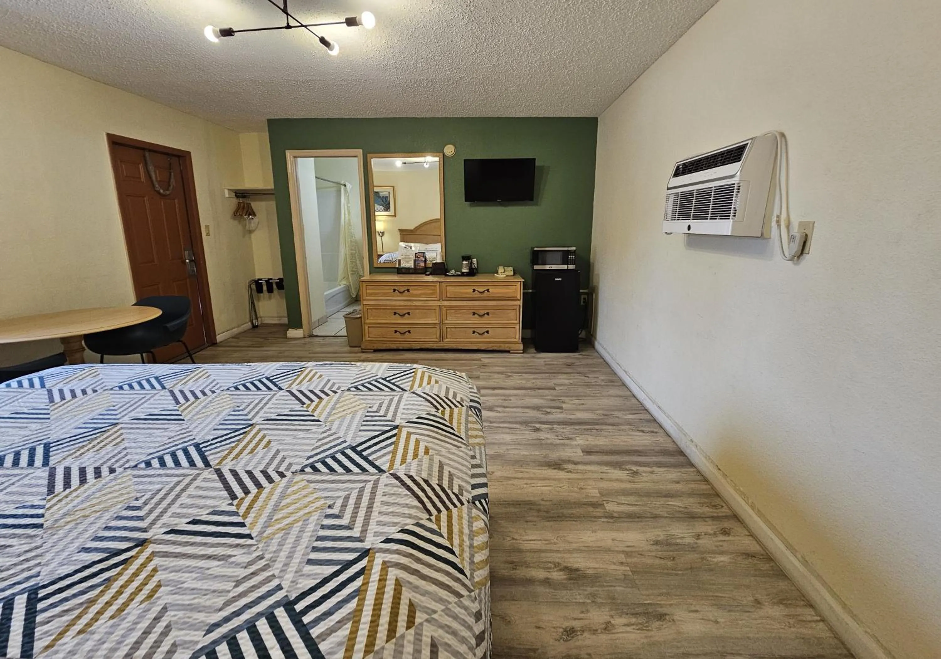 Bed in Rodeway Inn Fort Pierce US Highway 1