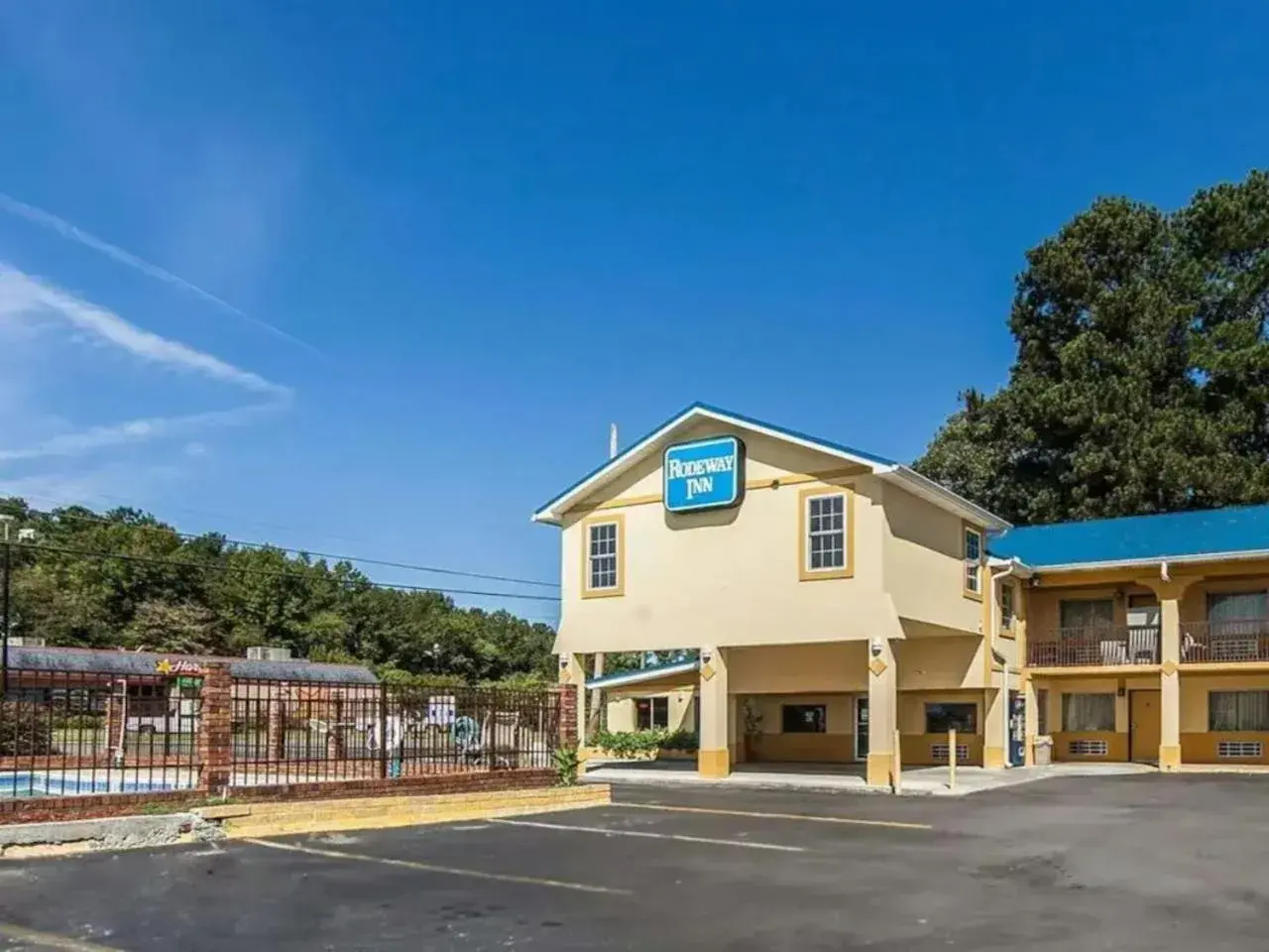 Property building in Days Inn by Wyndham Calhoun GA I-75 and US-41 Property building in Days Inn by Wyndham Calhoun GA I-75 and US-41