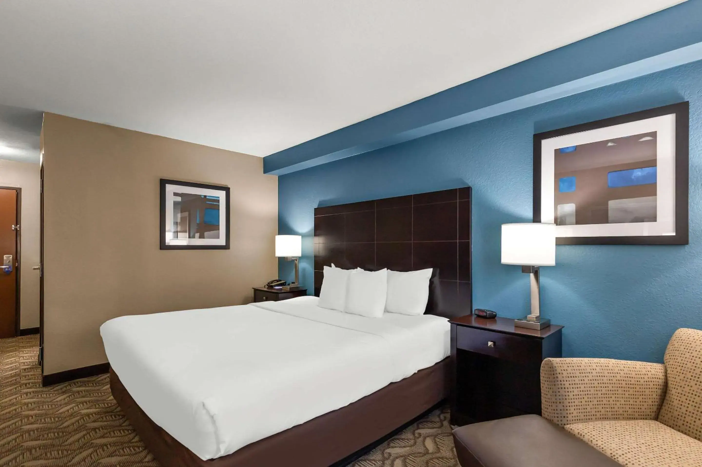 Bedroom, Bed in Comfort Inn & Suites Springfield I-55 Bedroom, Bed in Comfort Inn & Suites Springfield I-55