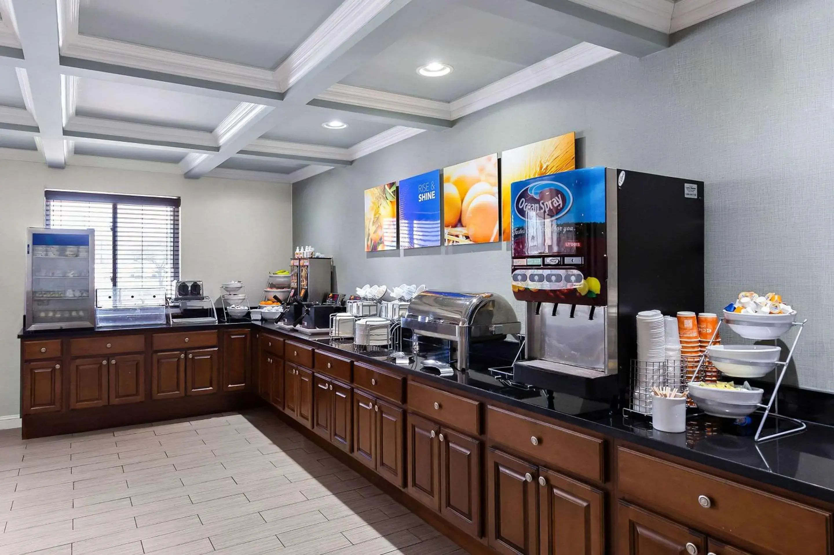 Breakfast in Comfort Inn & Suites Springfield I-55 Breakfast in Comfort Inn & Suites Springfield I-55