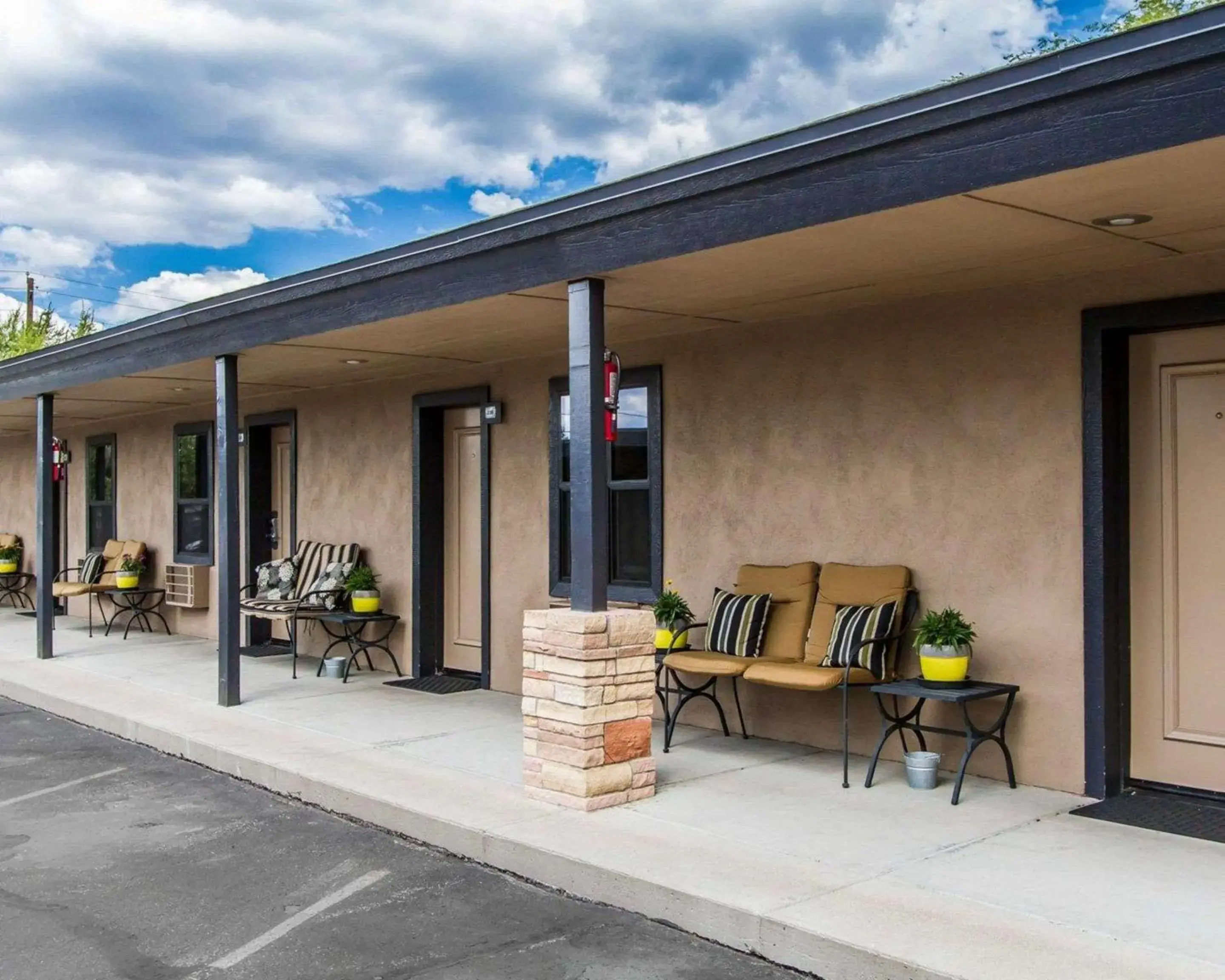 Property building in Rodeway Inn & Suites Williams Downtowner-Rte 66 Property building in Rodeway Inn & Suites Williams Downtowner-Rte 66