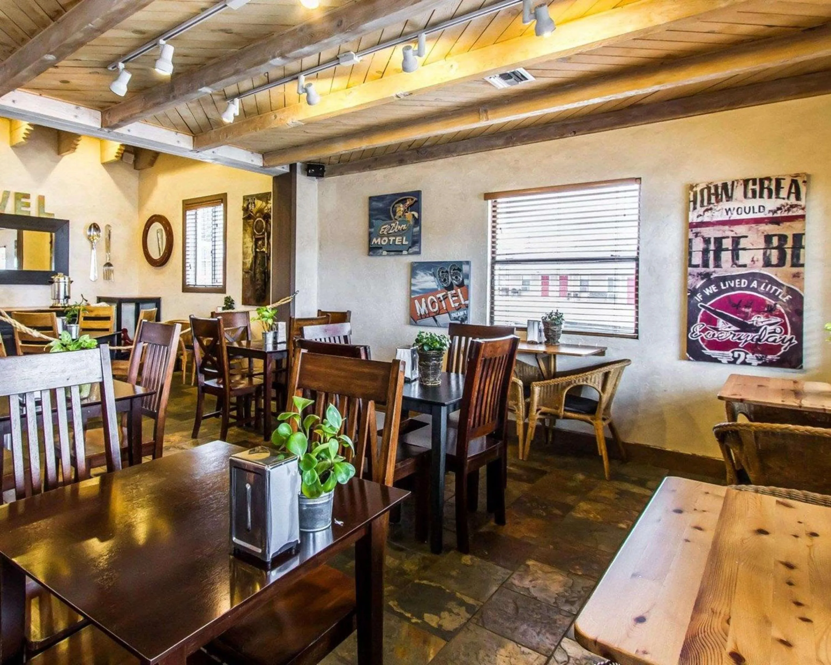 Breakfast in Rodeway Inn & Suites Williams Downtowner-Rte 66