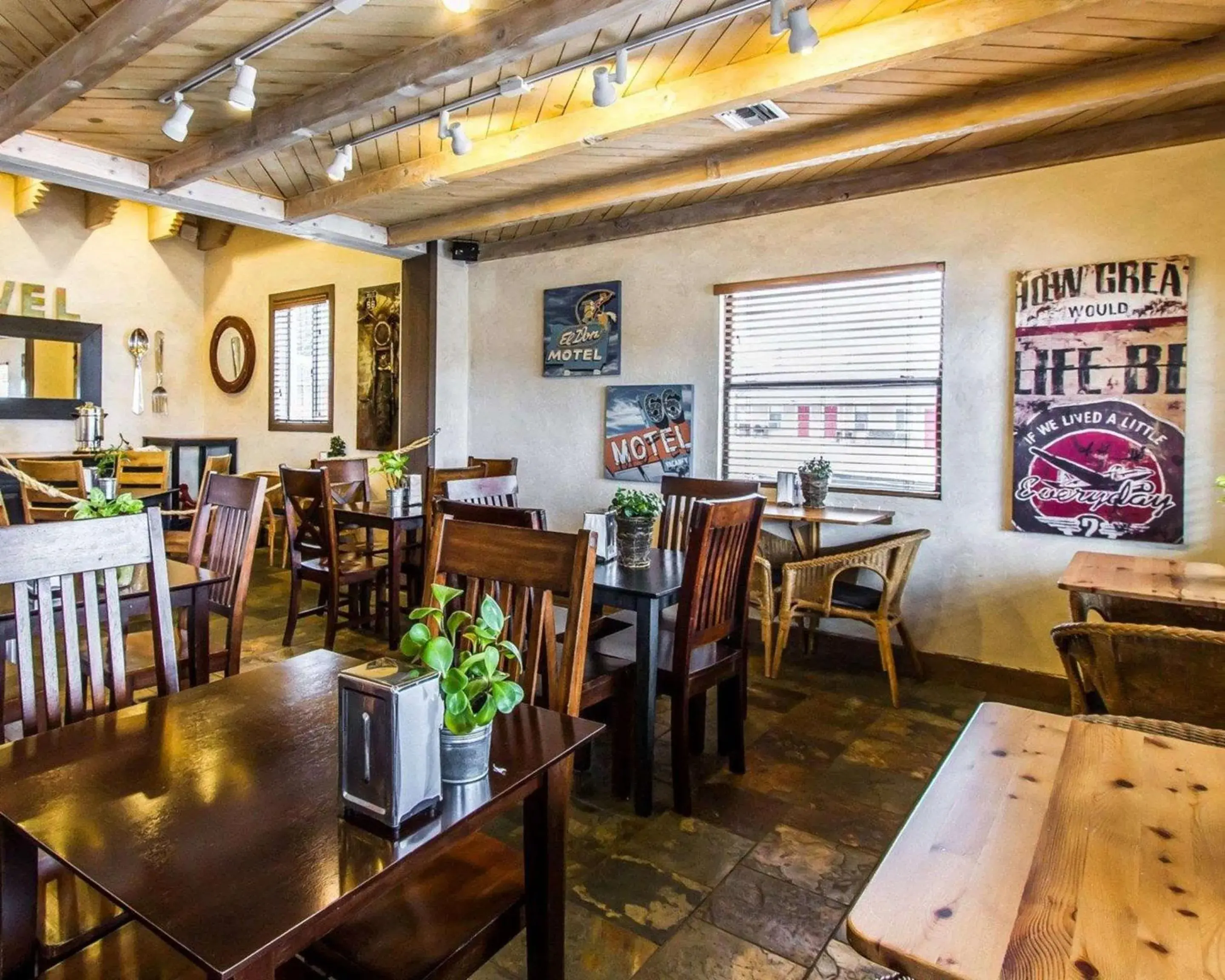 Breakfast in Rodeway Inn & Suites Williams Downtowner-Rte 66 Breakfast in Rodeway Inn & Suites Williams Downtowner-Rte 66