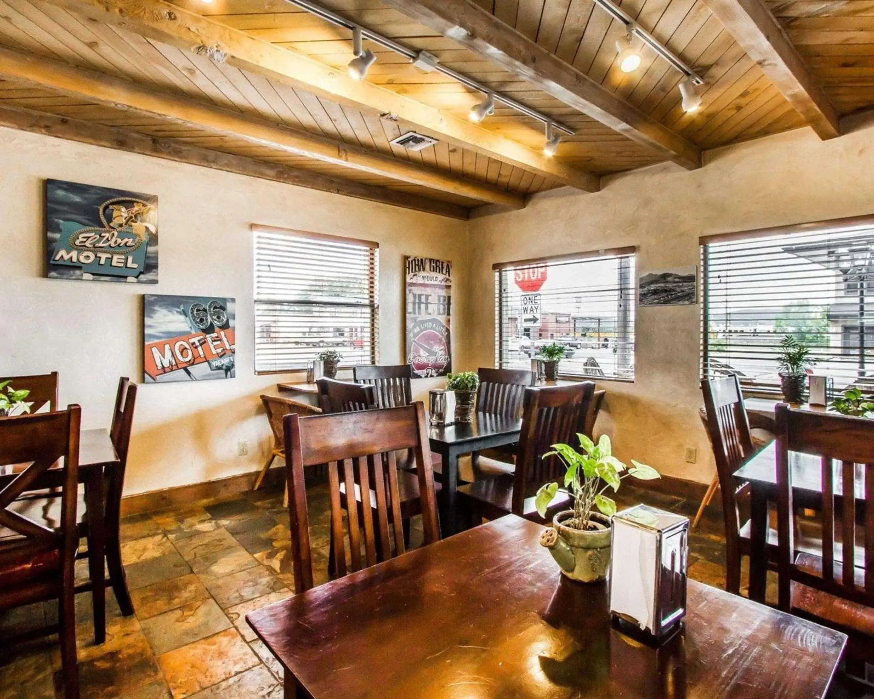 Breakfast in Rodeway Inn & Suites Williams Downtowner-Rte 66 Breakfast in Rodeway Inn & Suites Williams Downtowner-Rte 66