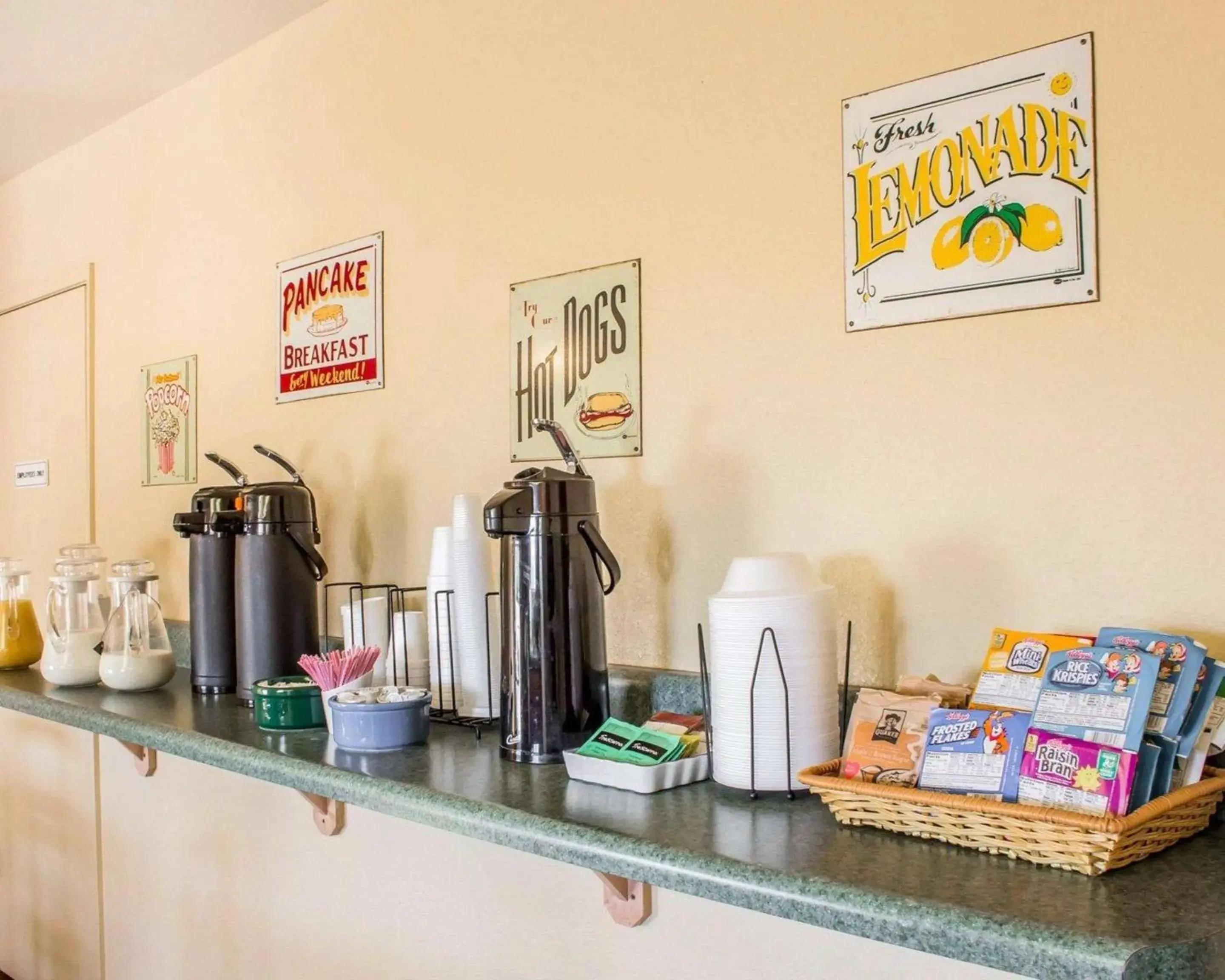 Restaurant/places to eat in Rodeway Inn Silver Creek Inn Restaurant/places to eat in Rodeway Inn Silver Creek Inn