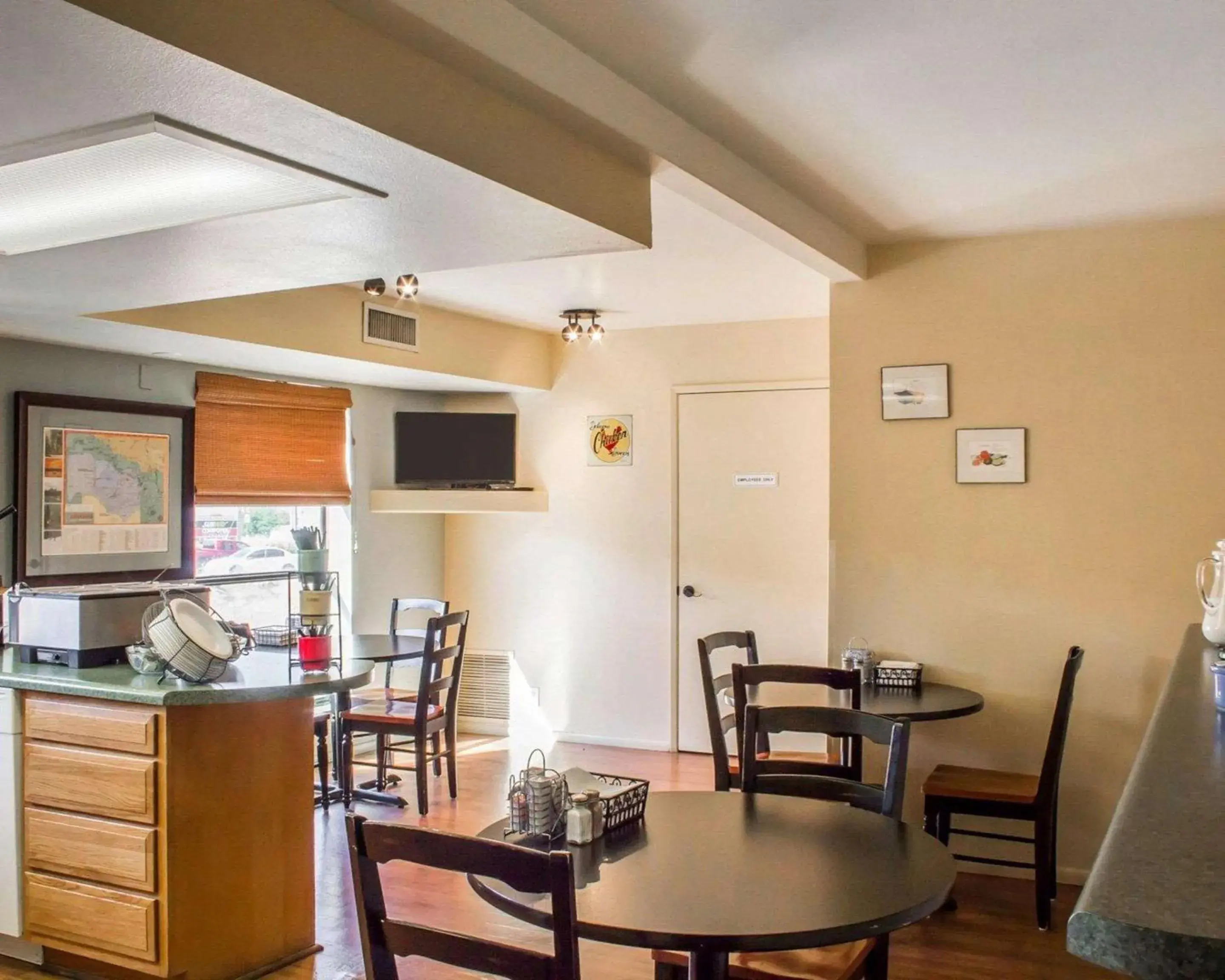 Restaurant/places to eat in Rodeway Inn Silver Creek Inn Restaurant/places to eat in Rodeway Inn Silver Creek Inn