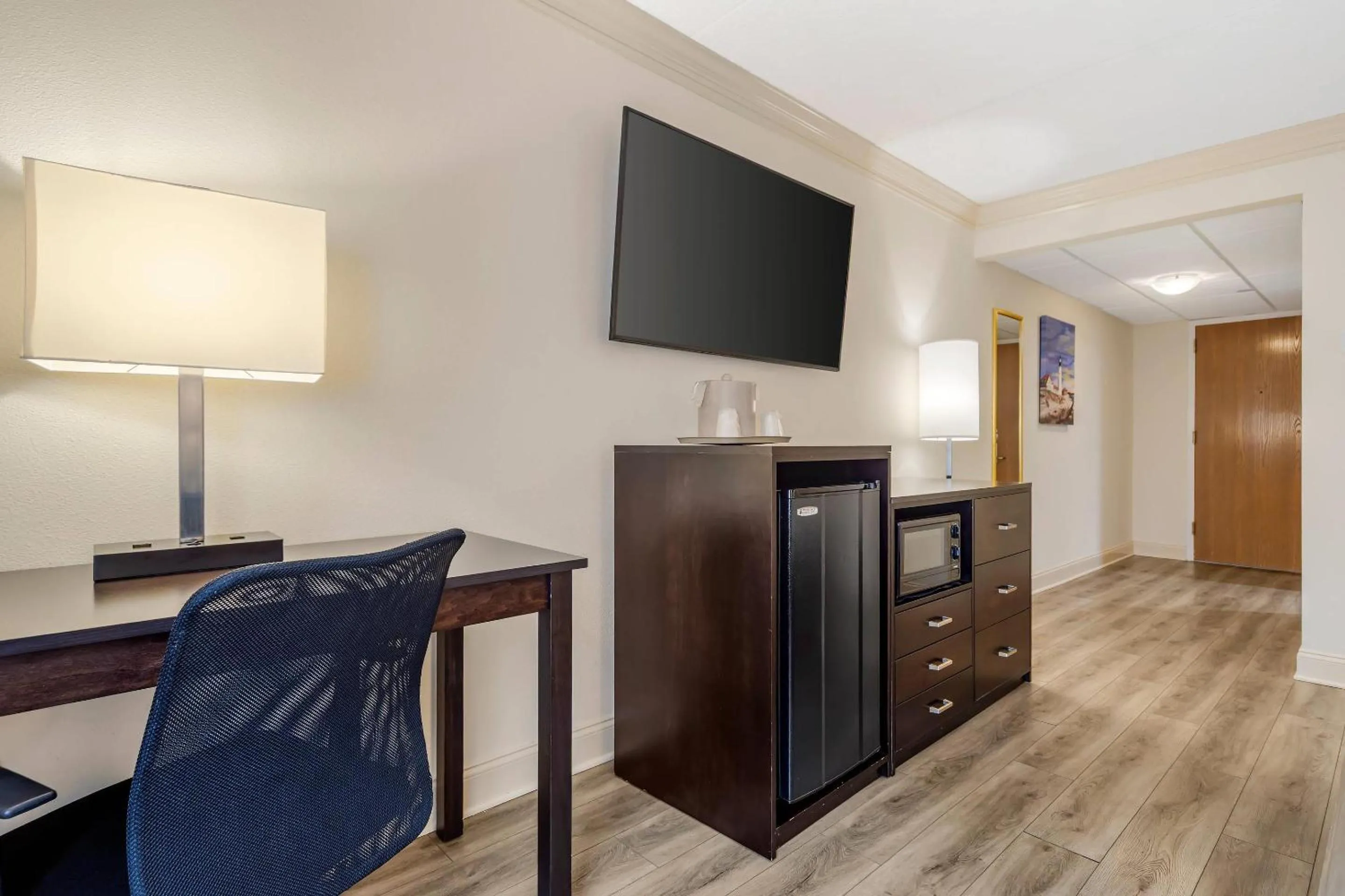 Bedroom in Clarion Hotel & Conference Center Toms River