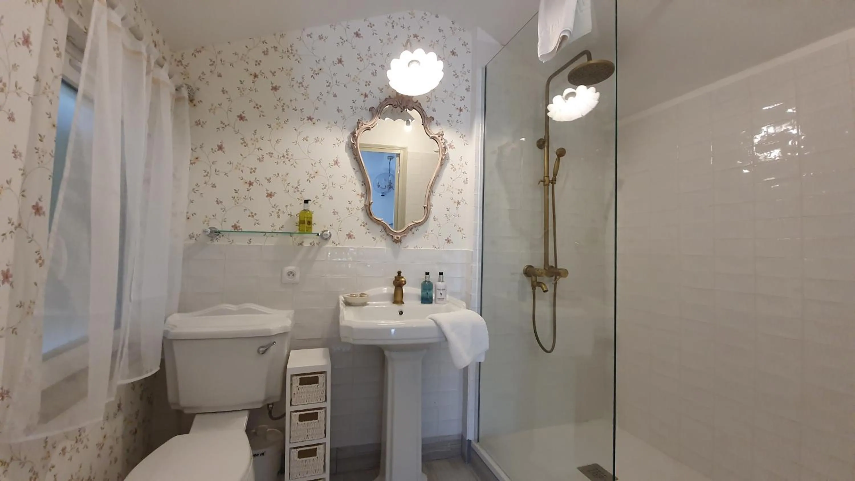 Bathroom in Le Logis d'Epargnes B&B and Gite