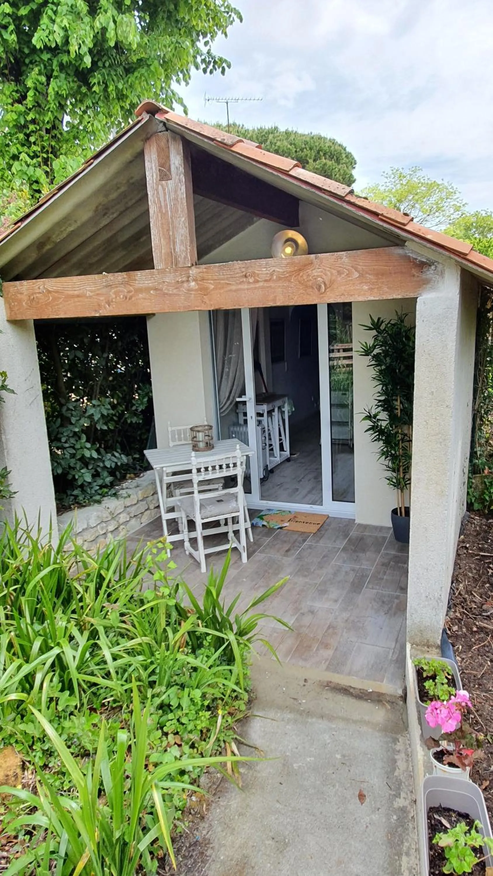 Facade/entrance in Le Logis d'Epargnes B&B and Gite