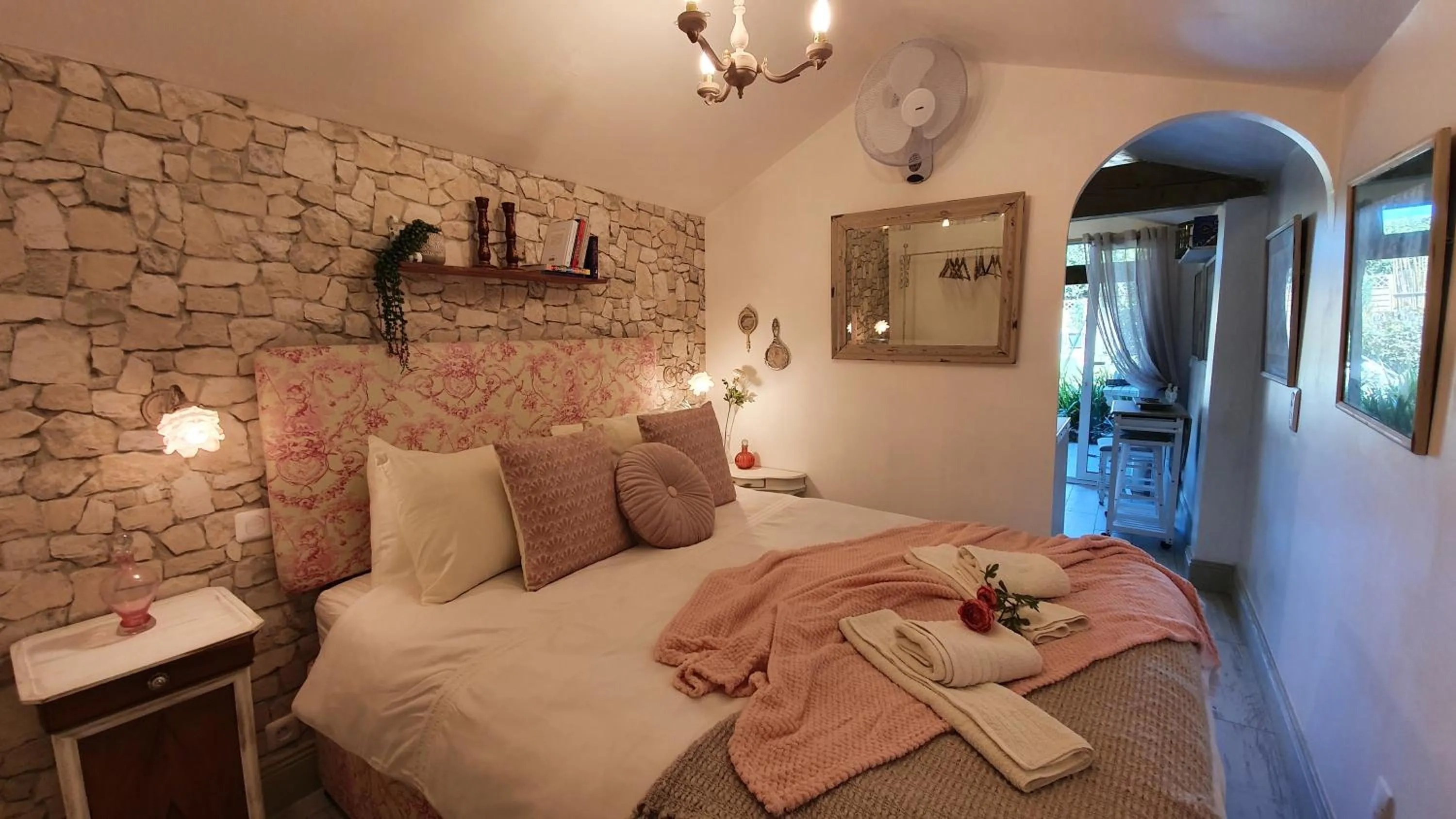 Bedroom, Bed in Le Logis d'Epargnes B&B and Gite