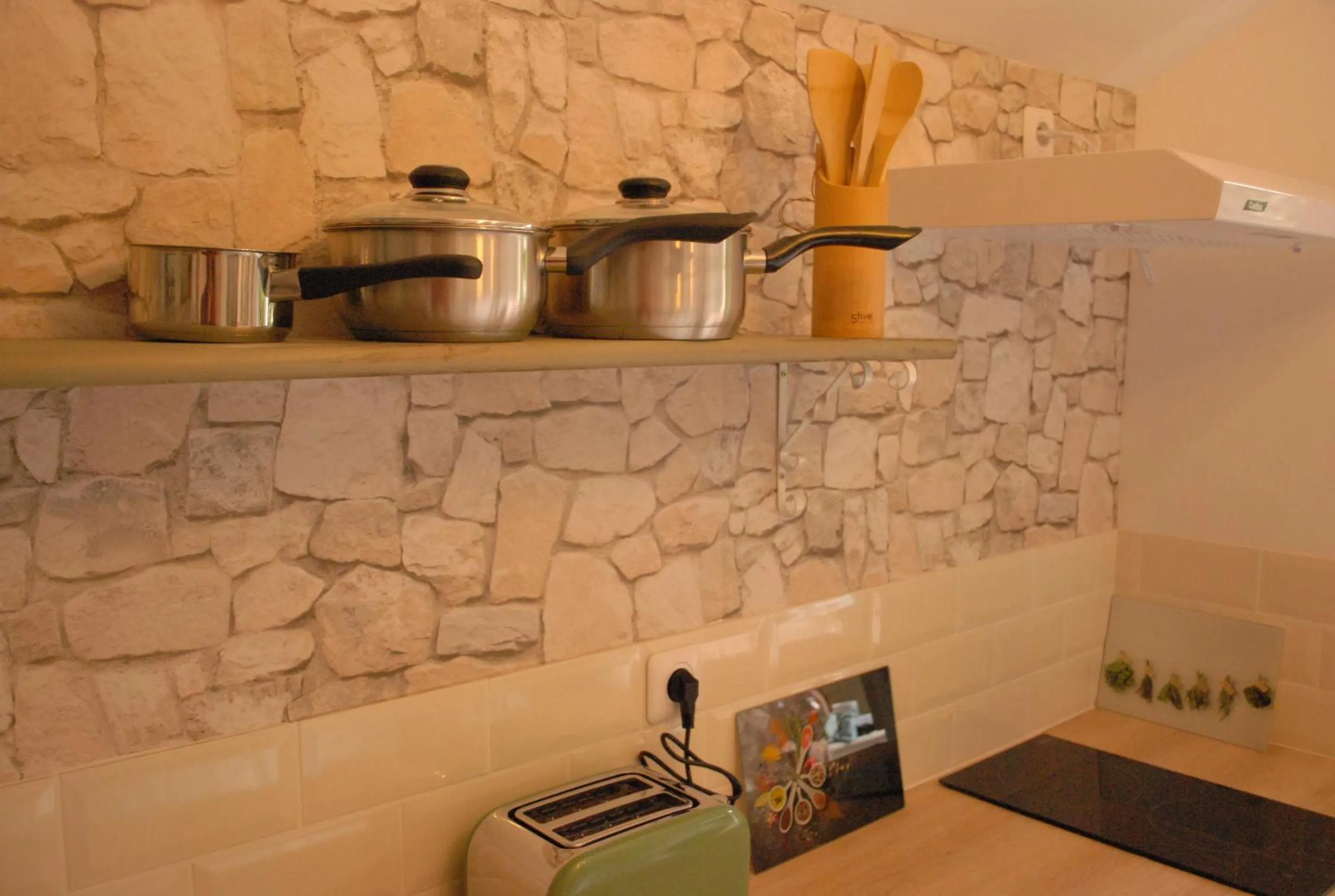 Kitchen or kitchenette in Le Logis d'Epargnes B&B and Gite