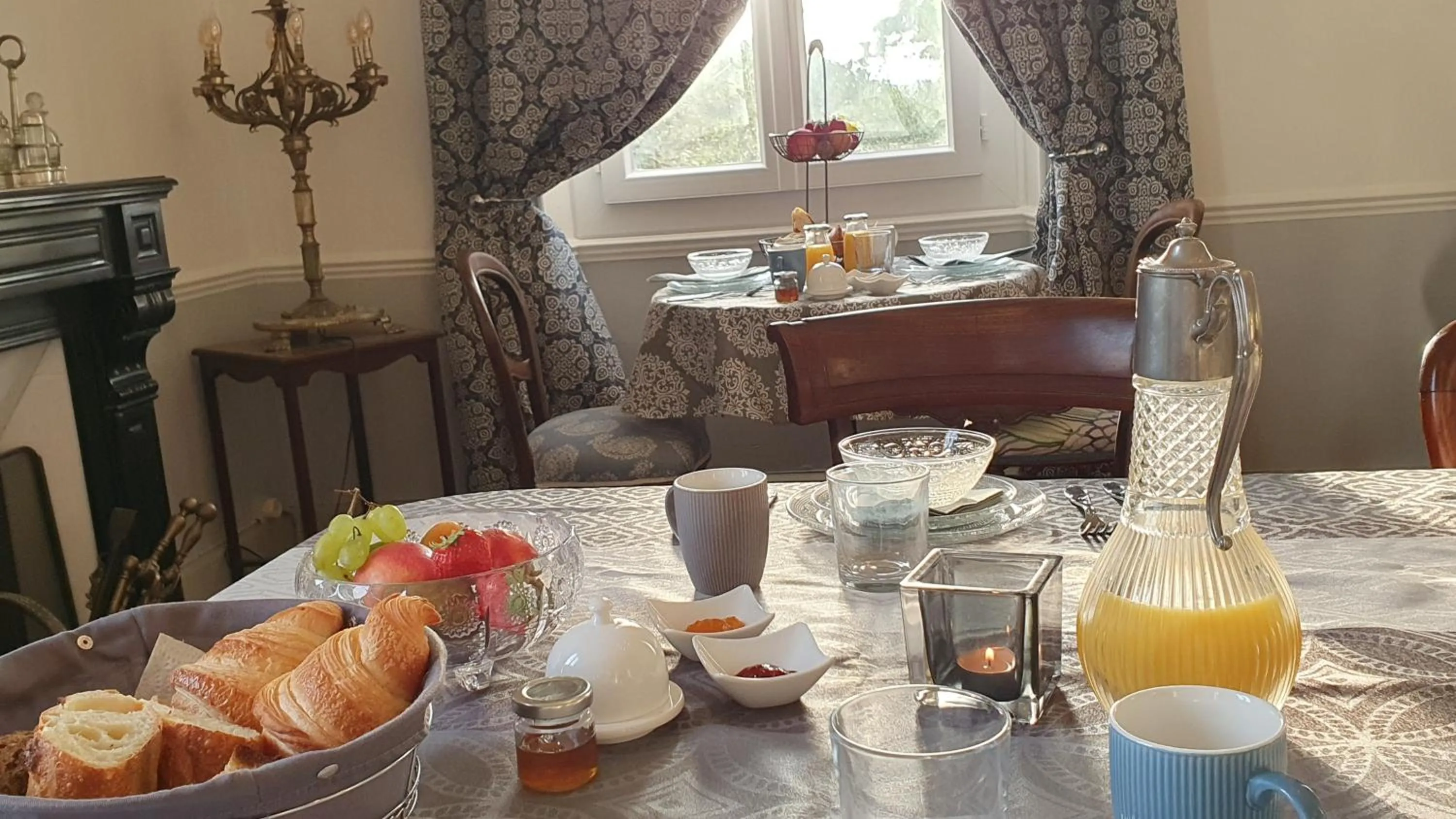 Continental breakfast in Le Logis d'Epargnes B&B and Gite