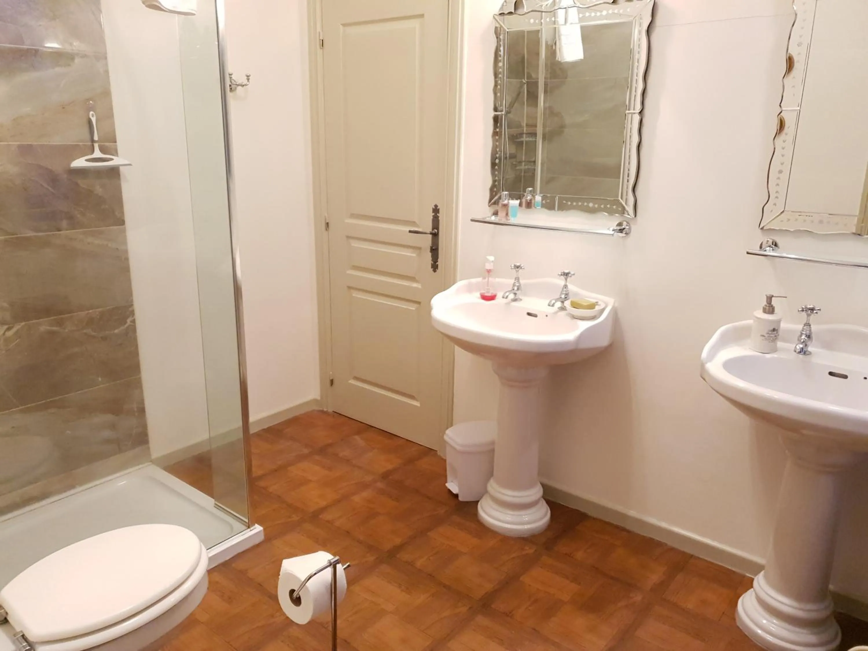 Shower in Le Logis d'Epargnes B&B and Gite