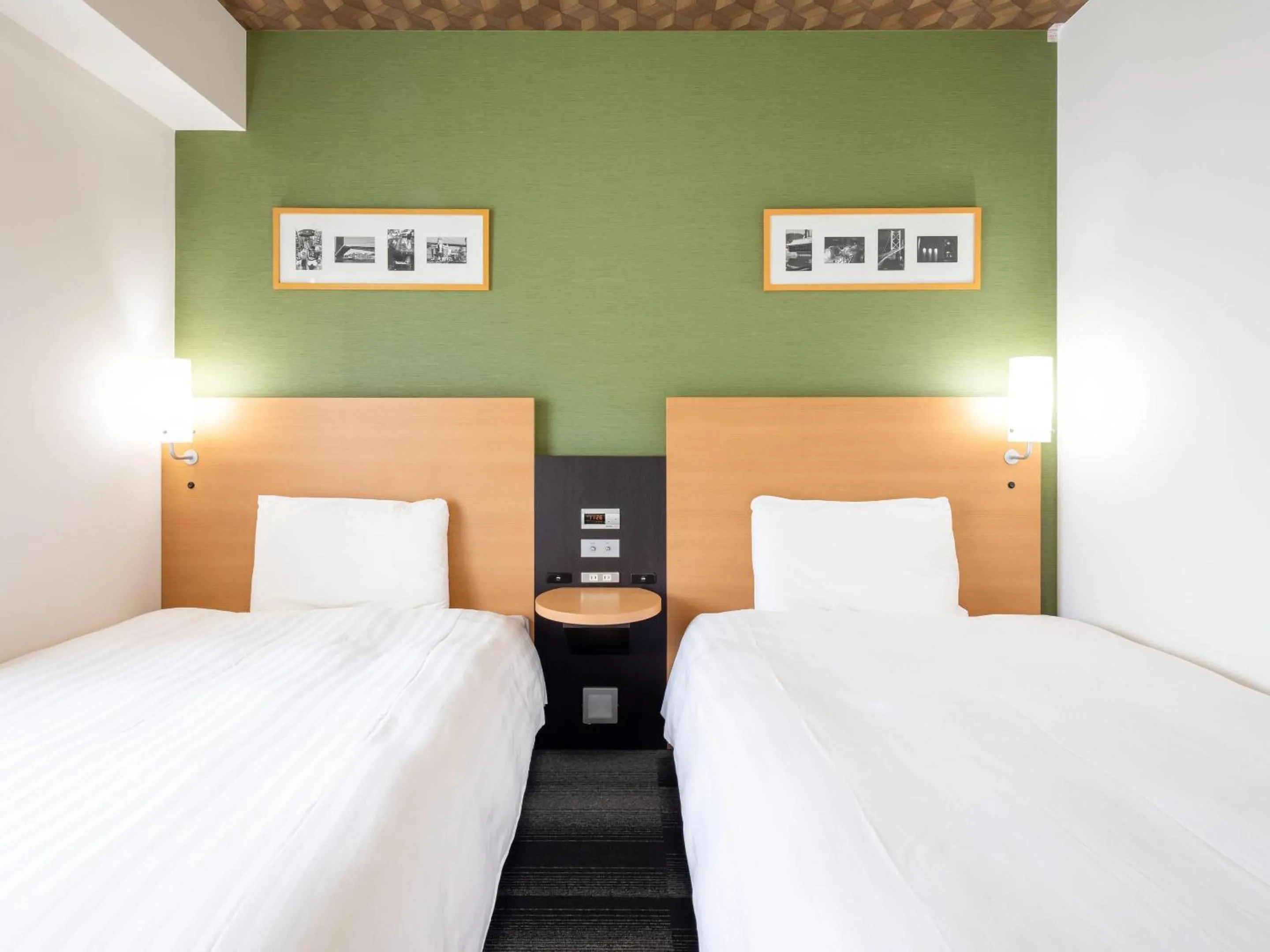 Bedroom, Bed in Comfort Hotel Kurosaki