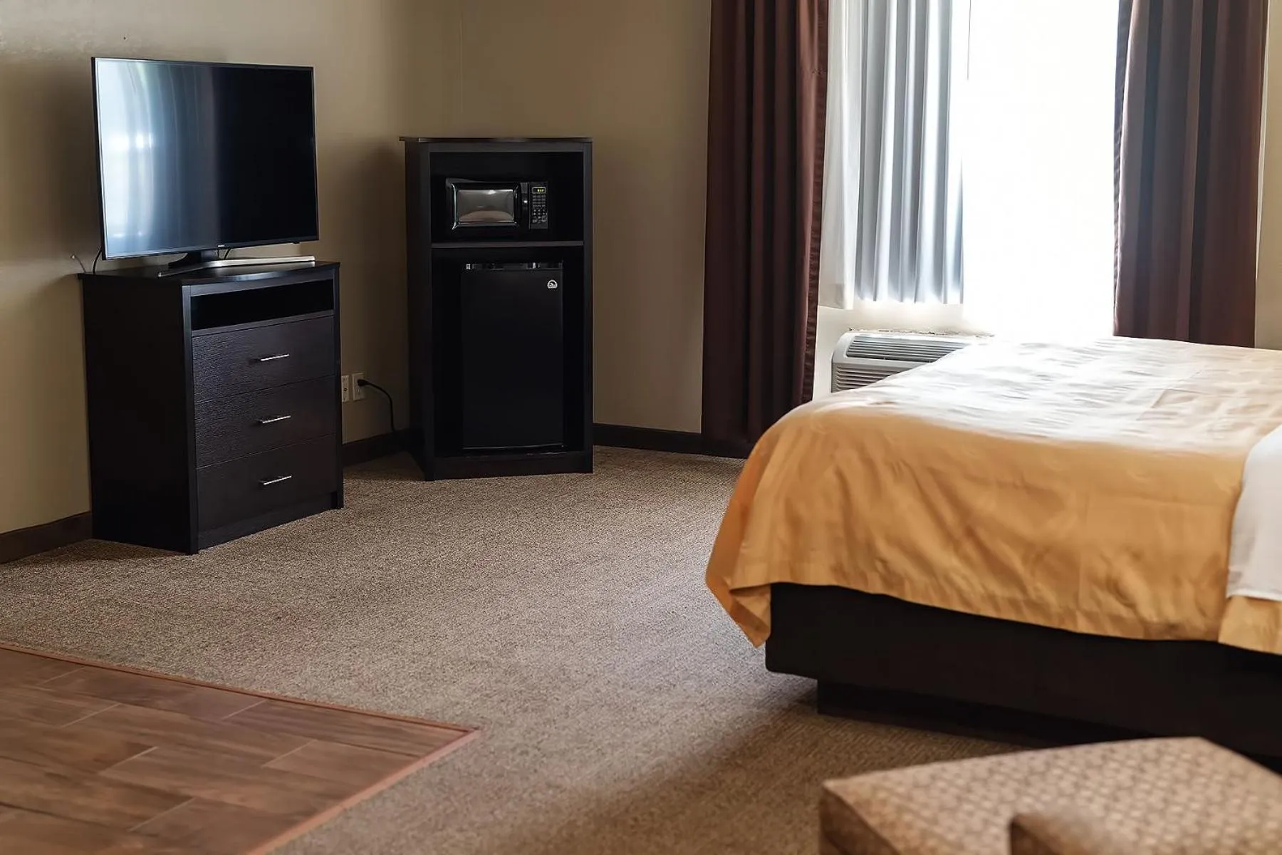 TV and multimedia, Bed in Quality Inn