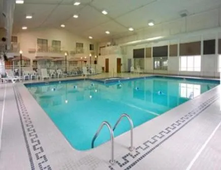 Swimming pool in Dunes Express Inn and Suites