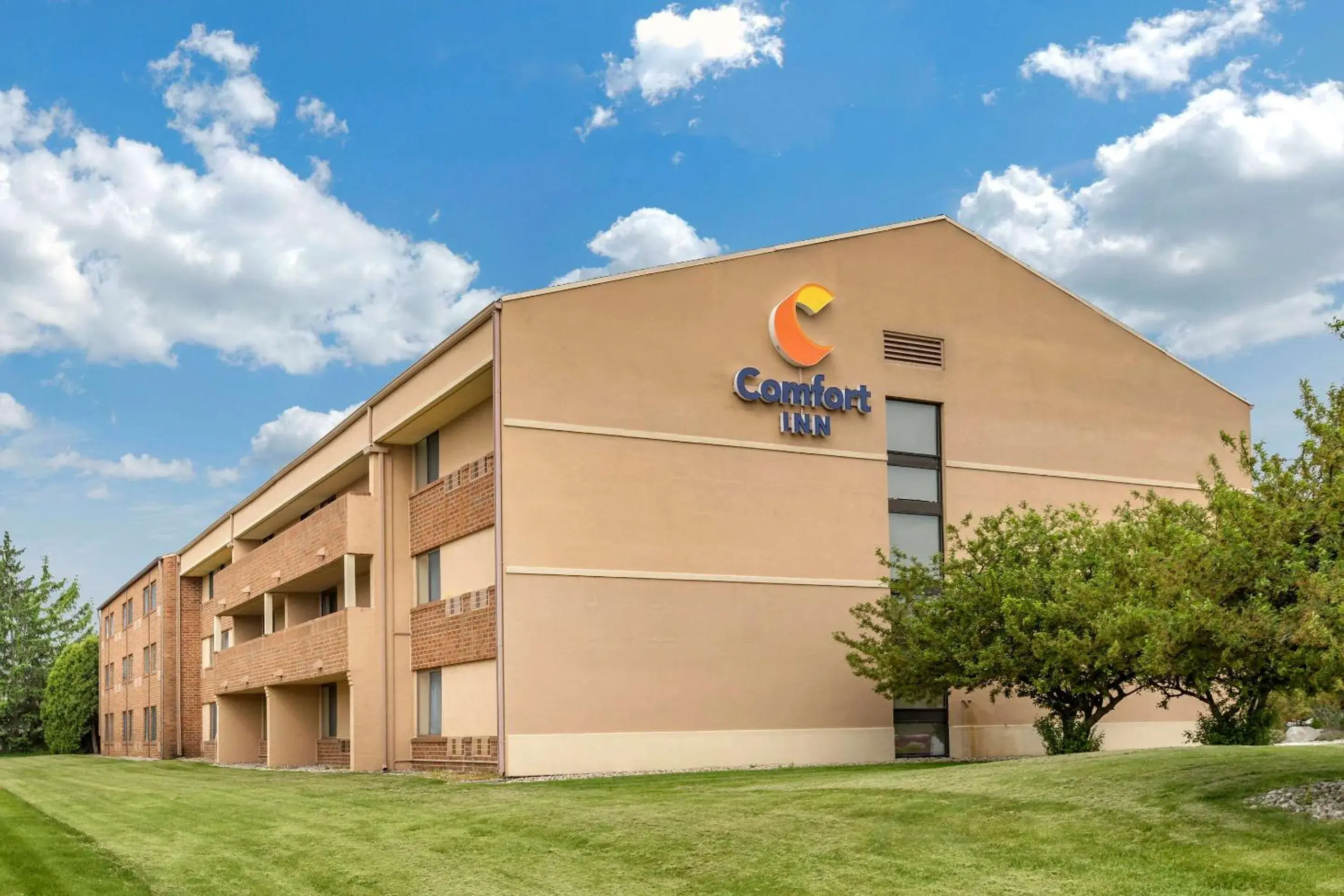 Property building in Comfort Inn Lansing West Property building in Comfort Inn Lansing West
