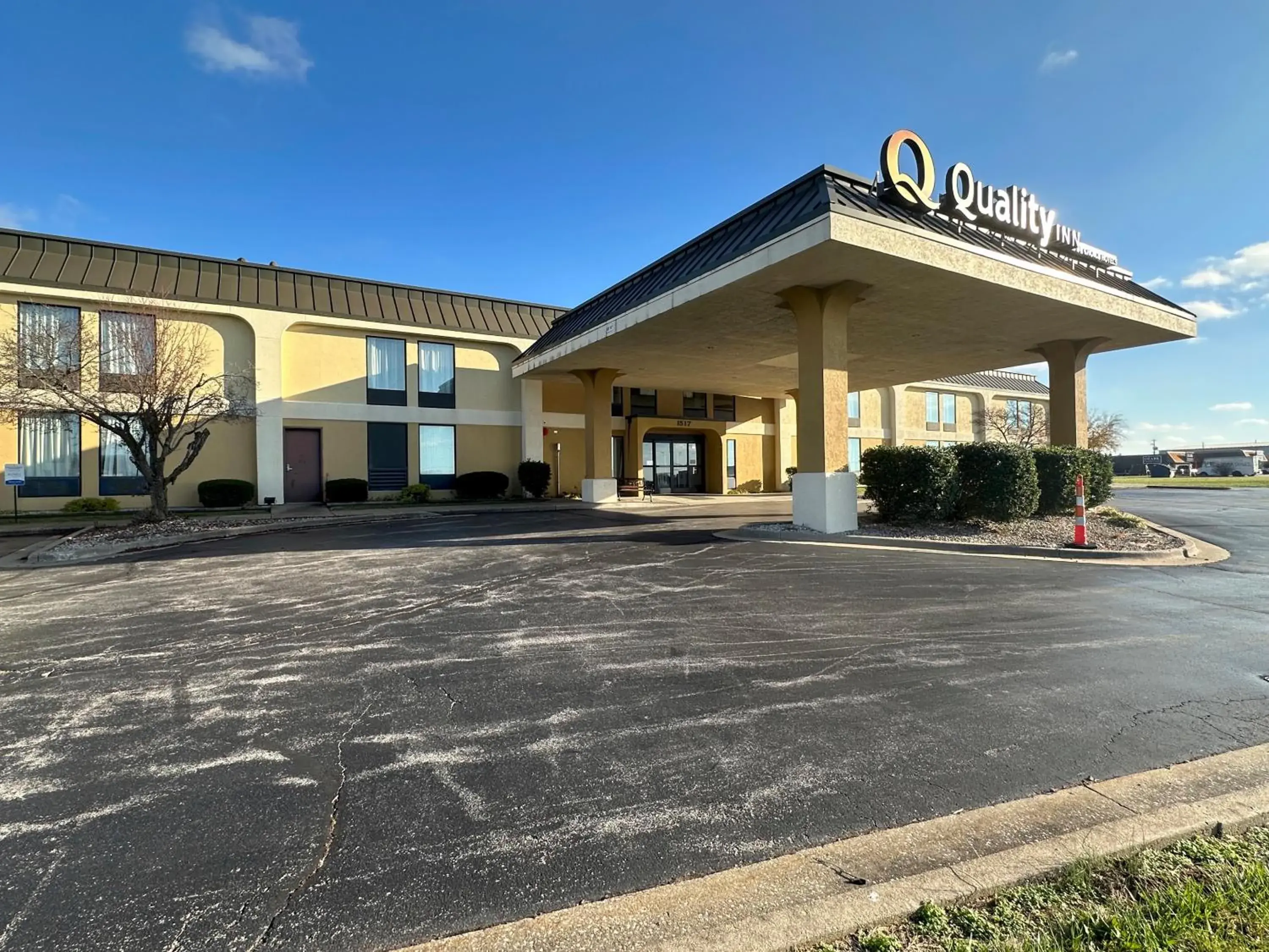Property building in Quality Inn Perryville I-55 Property building in Quality Inn Perryville I-55