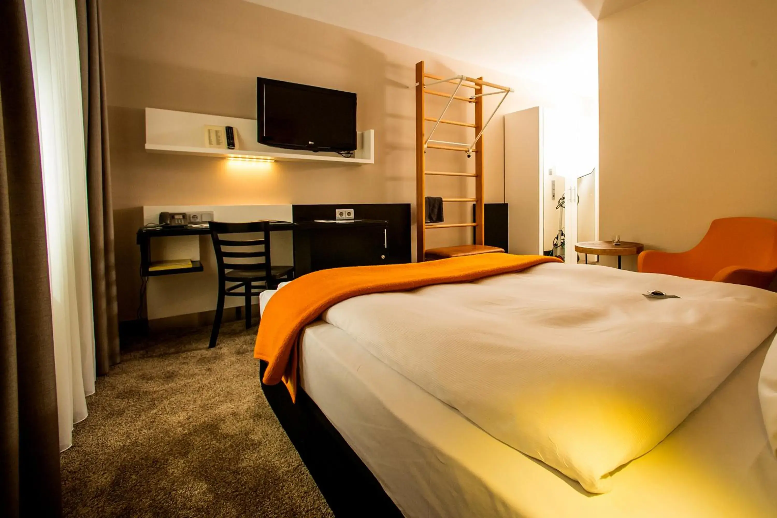 Photo of the whole room, Bed in Turm Hotel Photo of the whole room, Bed in Turm Hotel