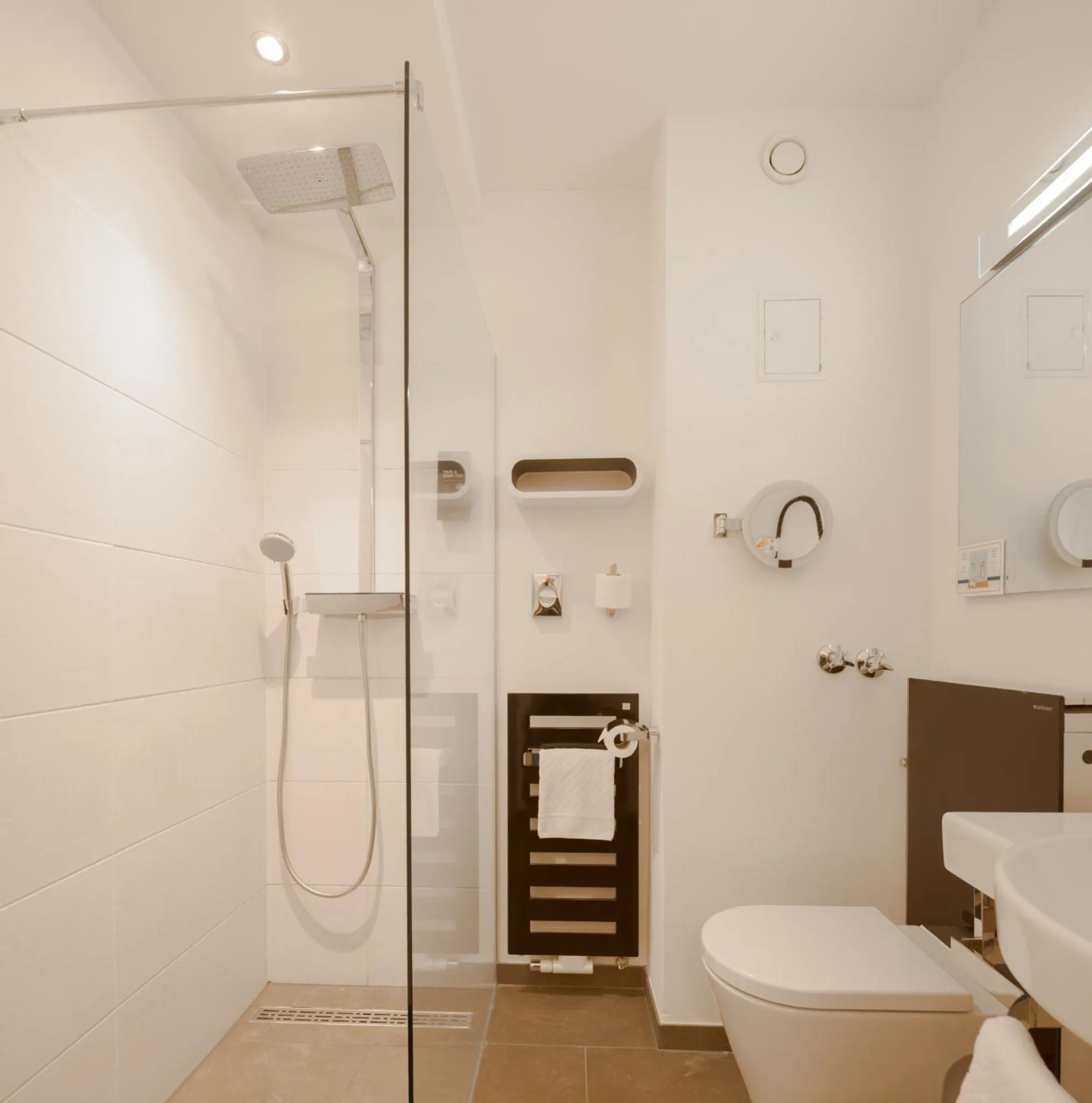 Shower in Turm Hotel