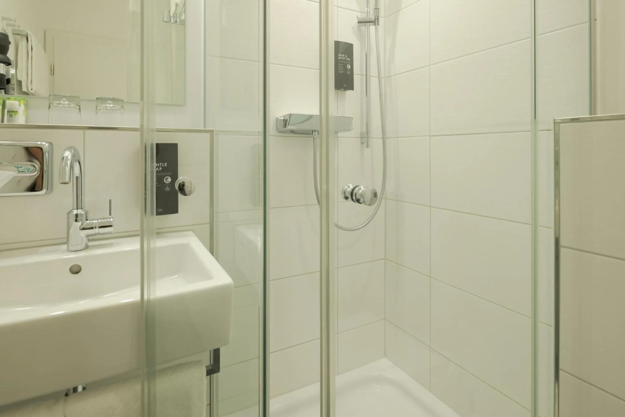 Shower in Turm Hotel