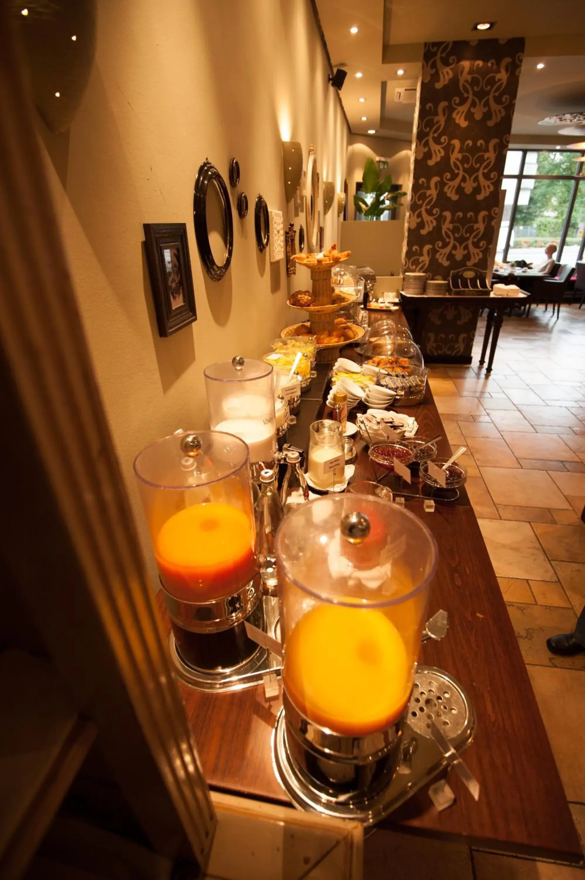 Food and drinks in Turm Hotel Food and drinks in Turm Hotel