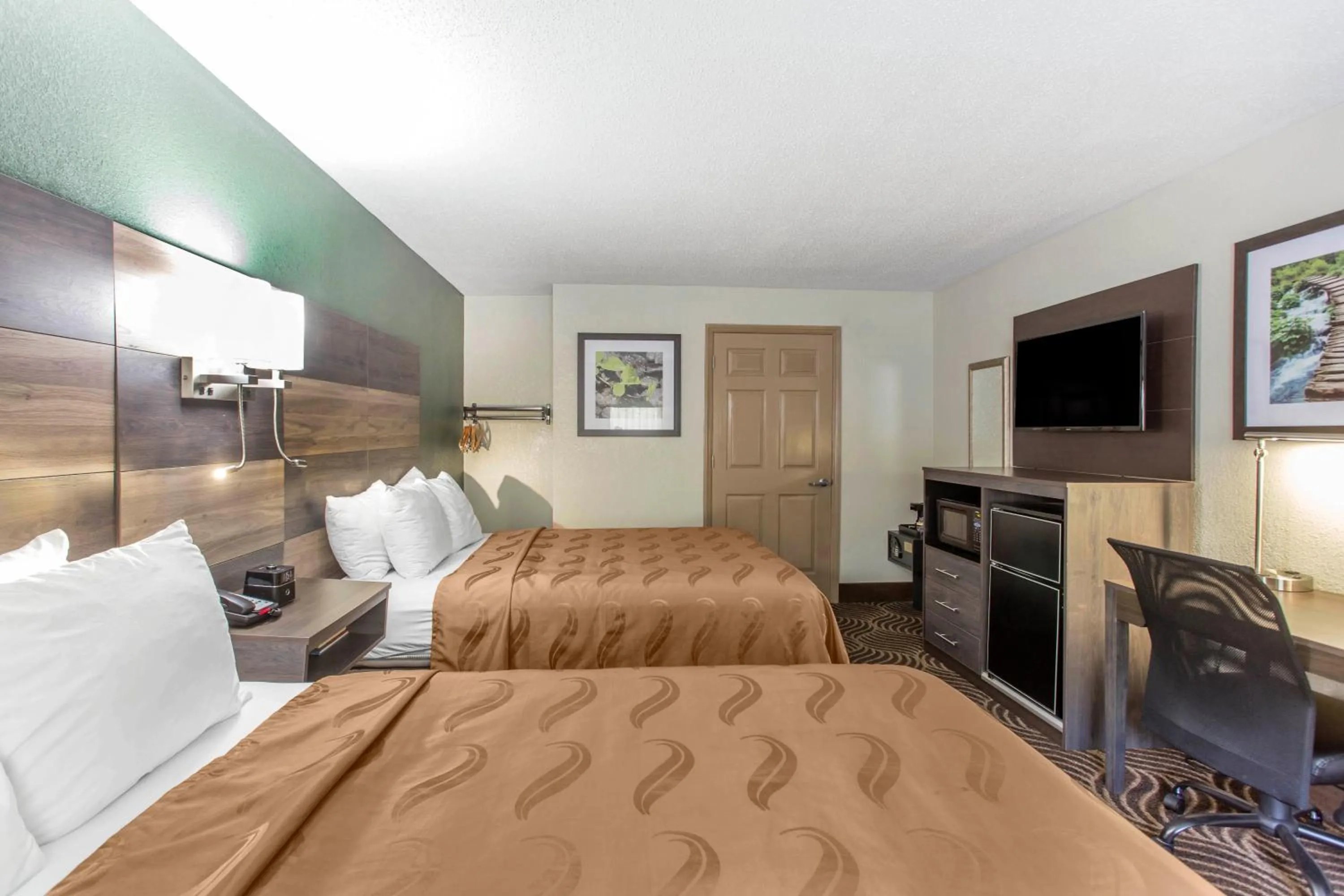 Photo of the whole room, Bed in Quality Inn Black Mountain-Asheville East