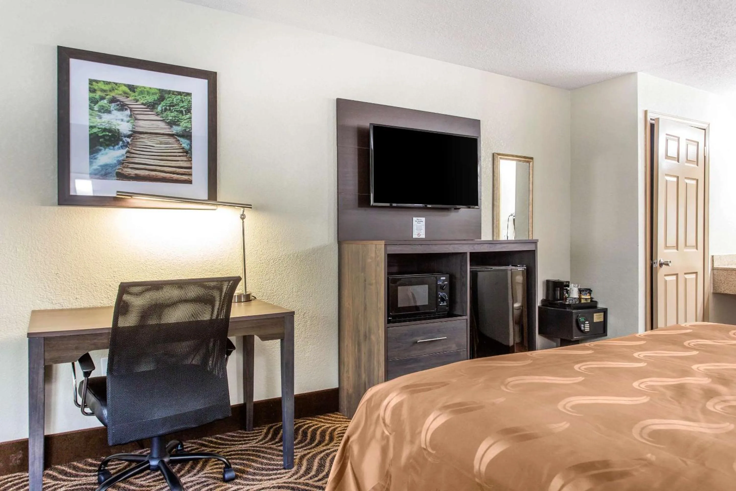 Bedroom, Bed in Quality Inn Black Mountain-Asheville East