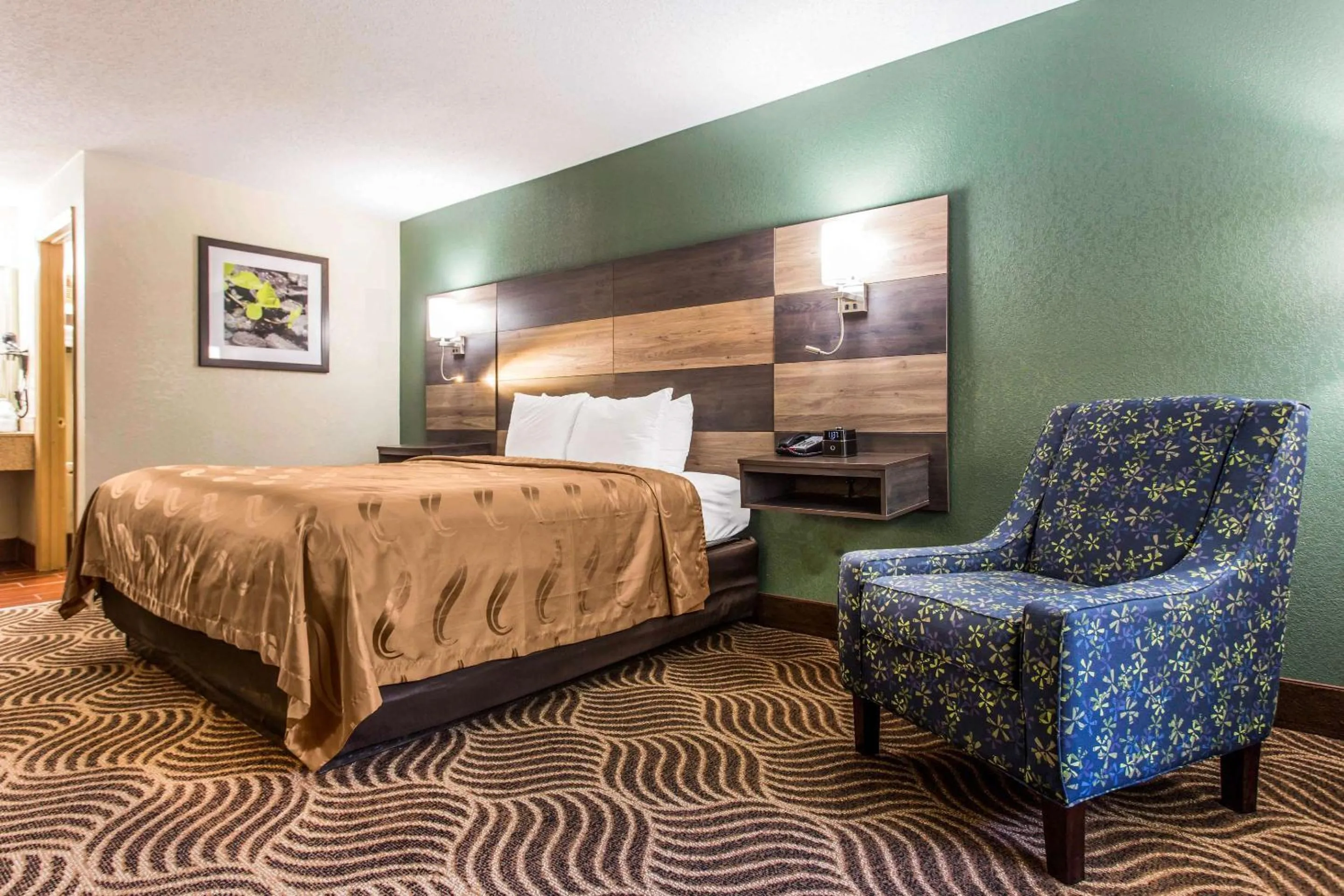 Bedroom, Bed in Quality Inn Black Mountain-Asheville East