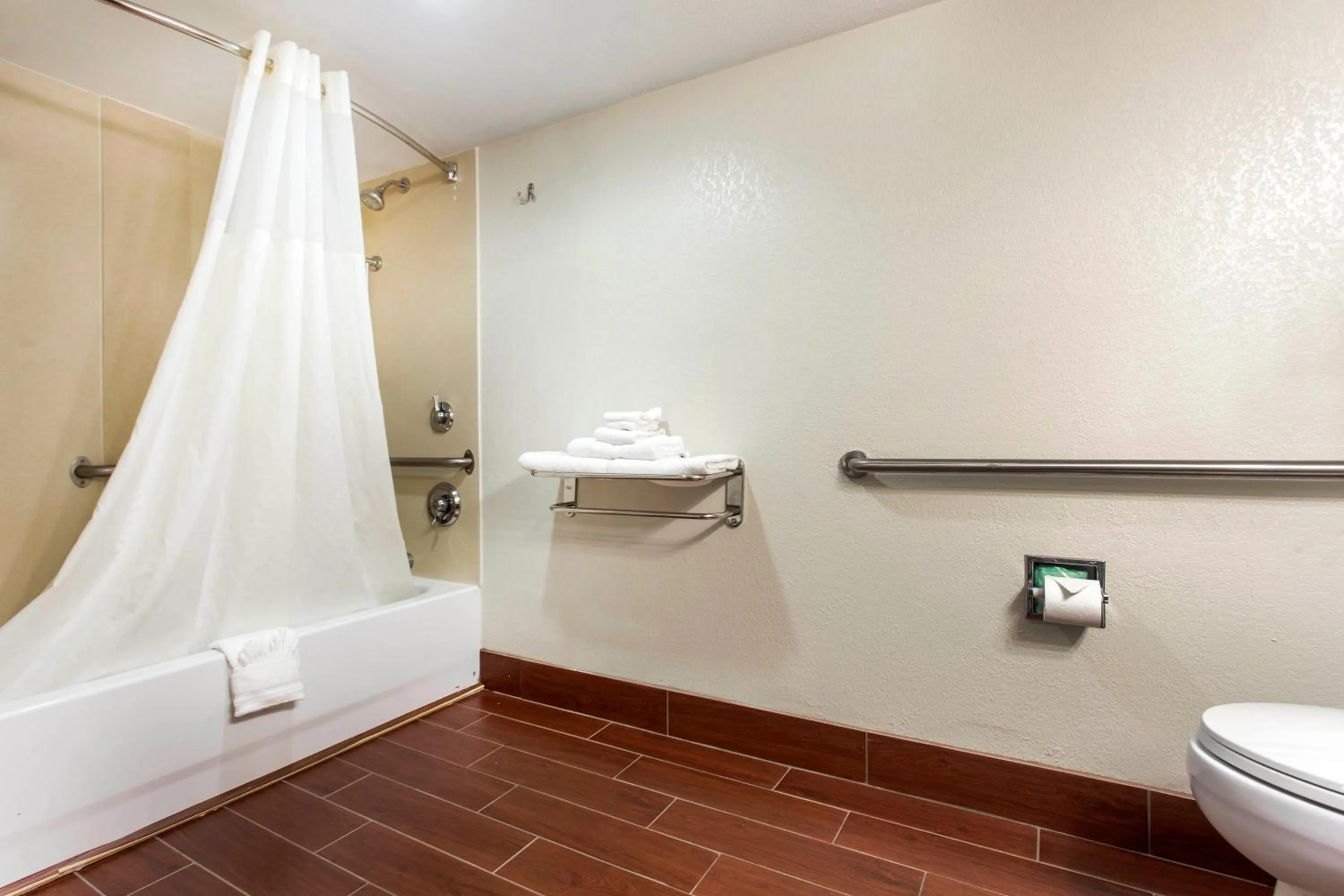 Bathroom in Quality Inn Black Mountain-Asheville East