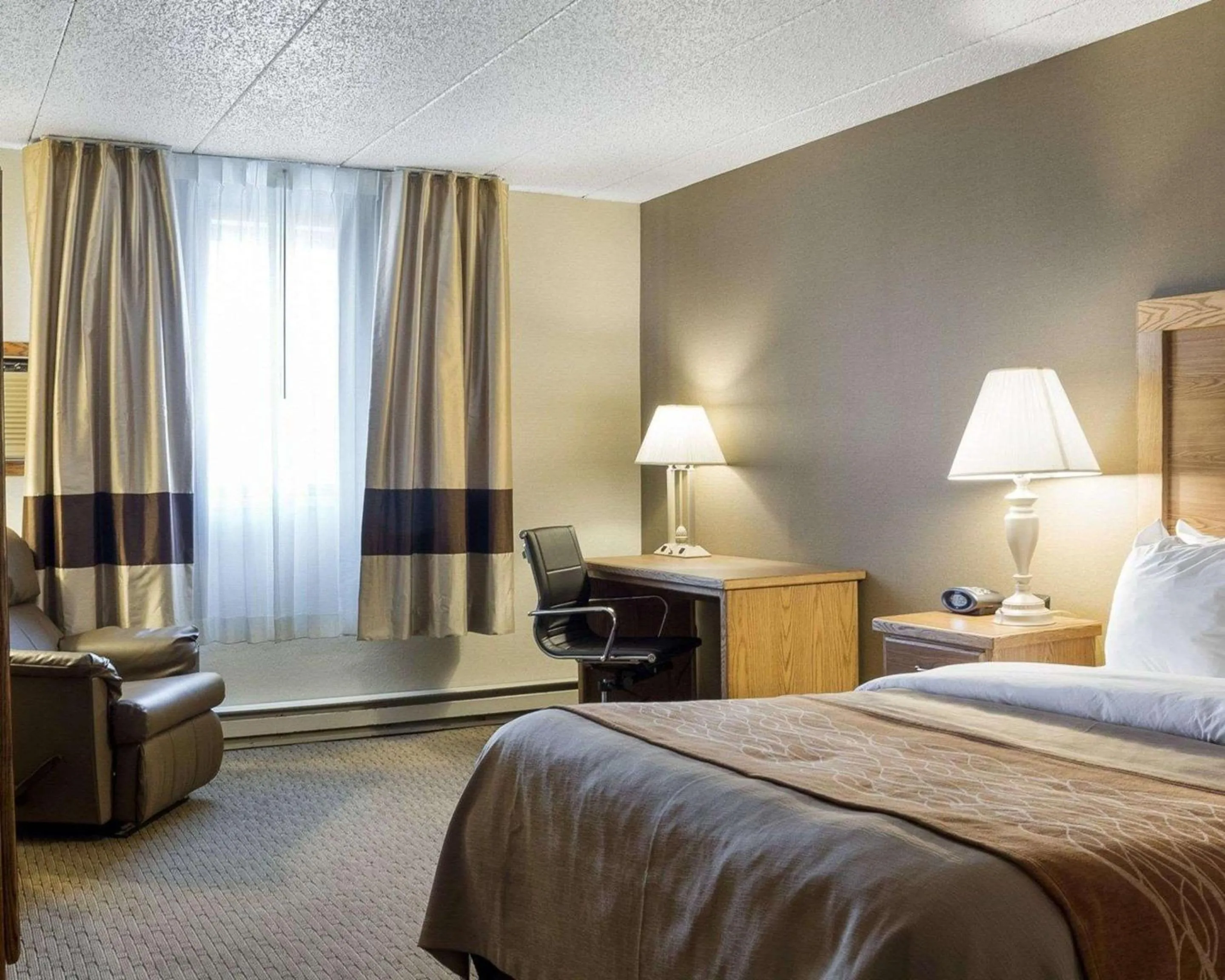 Photo of the whole room, Bed in Quality Inn Bismarck I-94