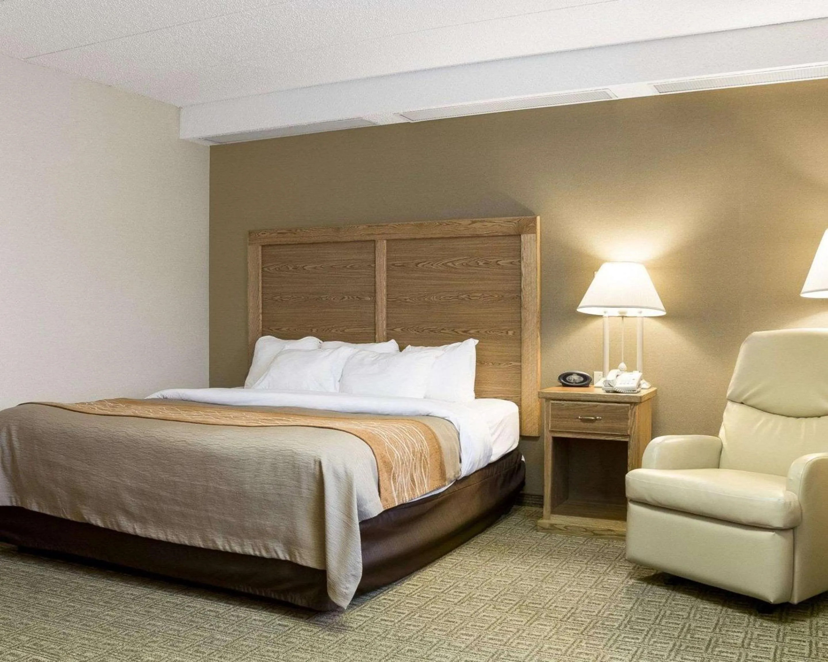 Photo of the whole room, Bed in Quality Inn Bismarck I-94