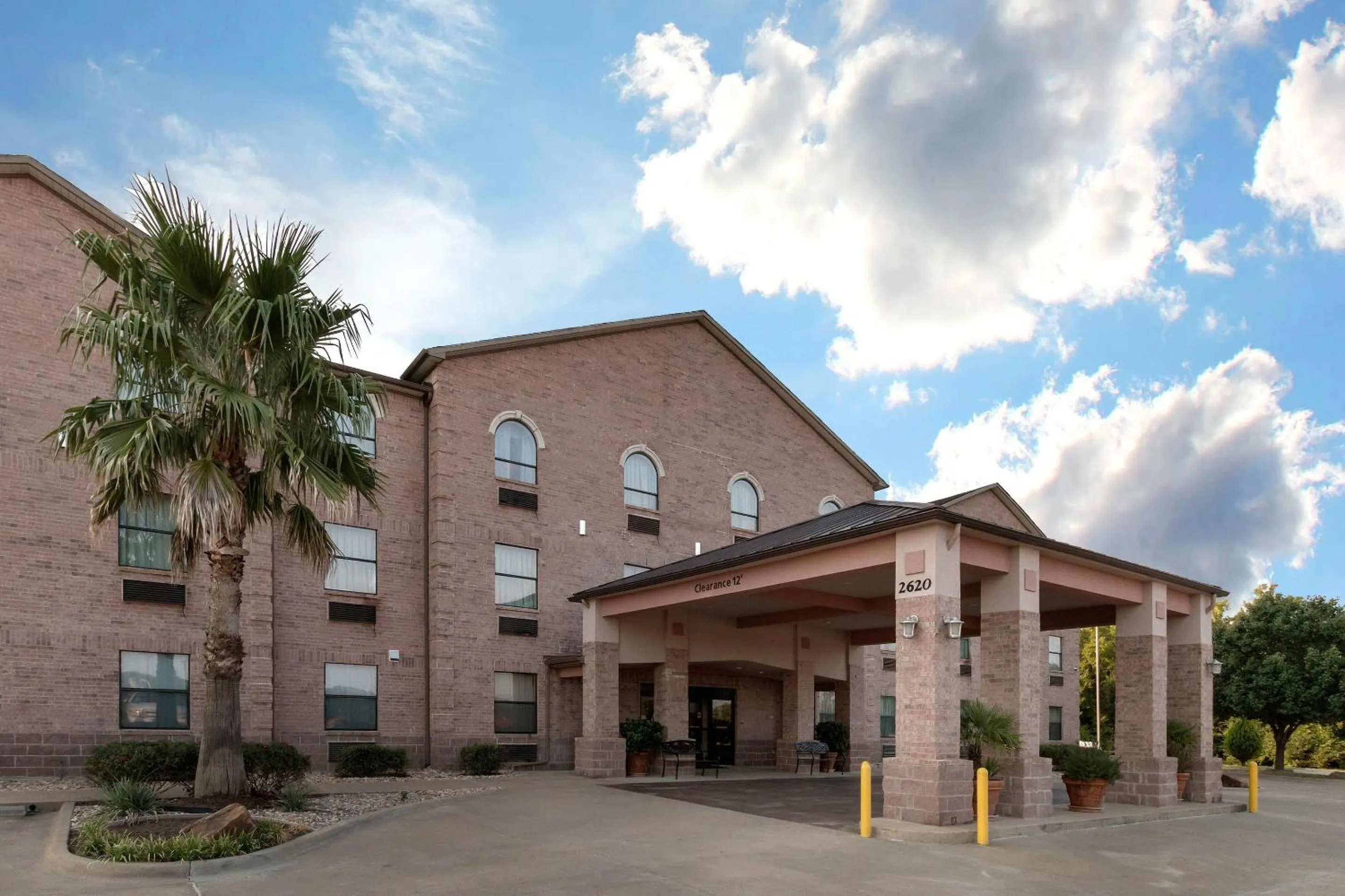 Property building in Quality Inn Buffalo